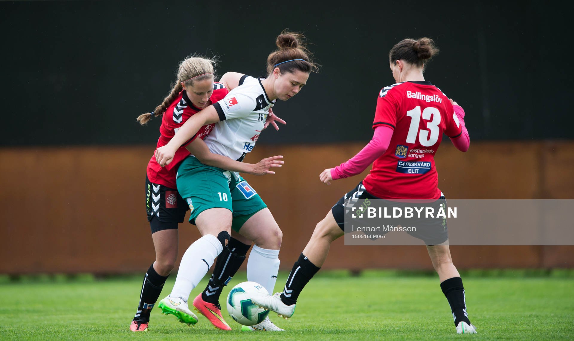 Mallbackens Zoe Ness i matchen i damallsvenskan mellan Kristianstad och Mallbacken i Kristianstad 16 maj 2015.