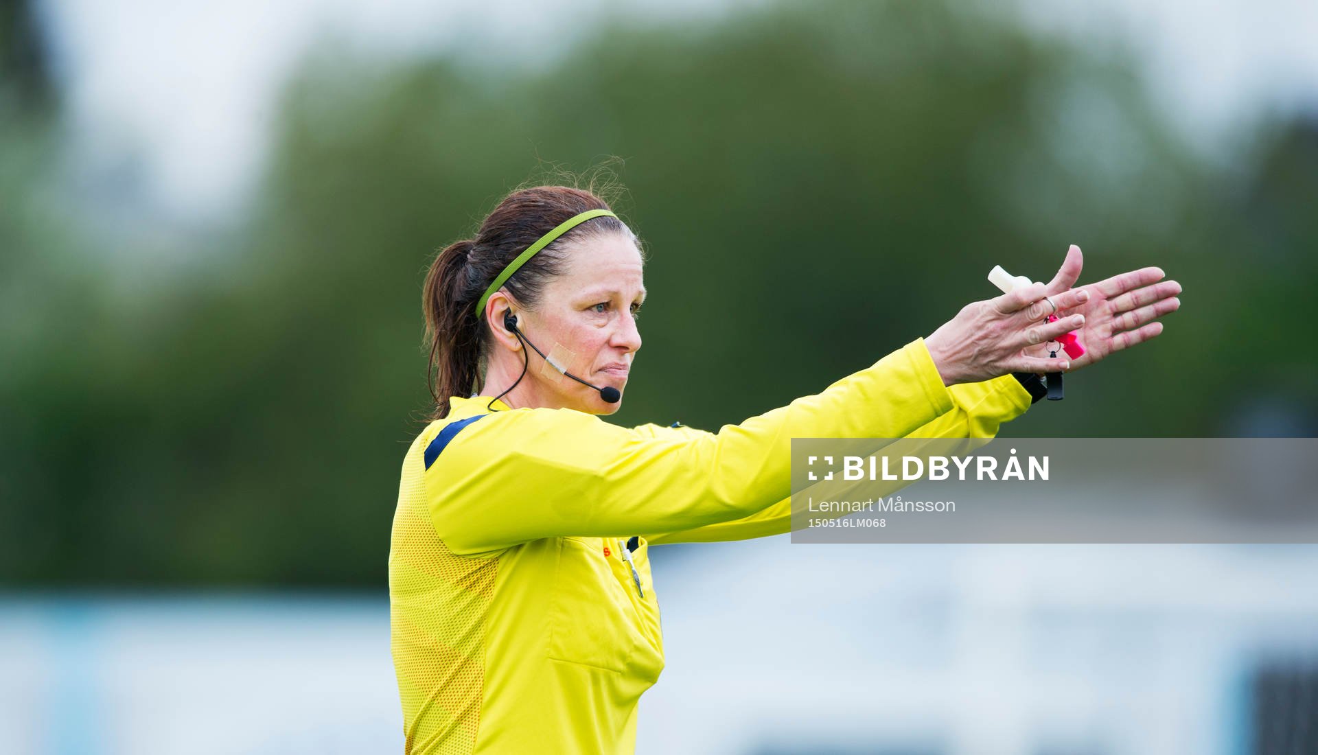 Domare Annika Andric i matchen i damallsvenskan mellan