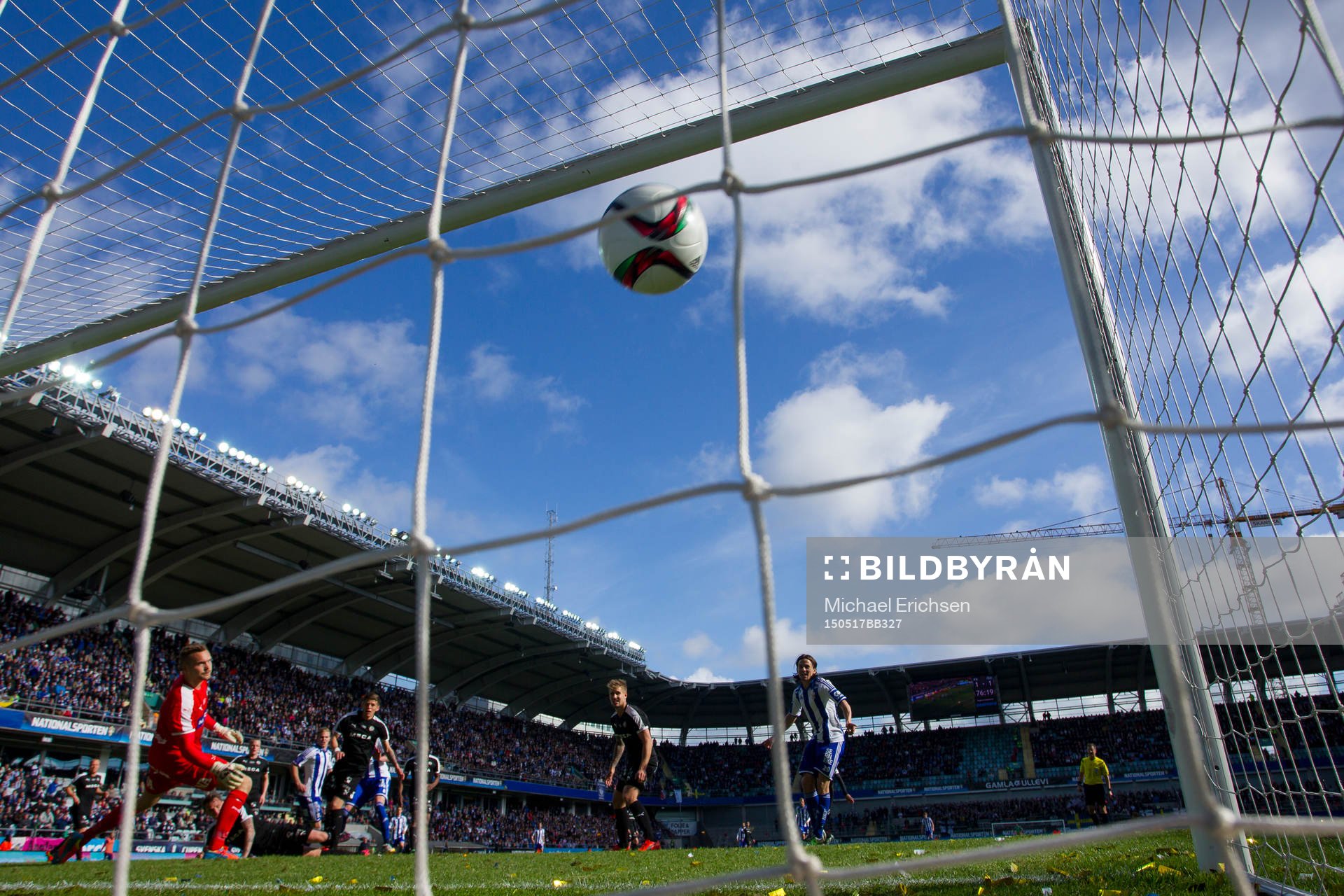 IFK Göteborgs Sören Rieks skjuter in segermålet till 2-1