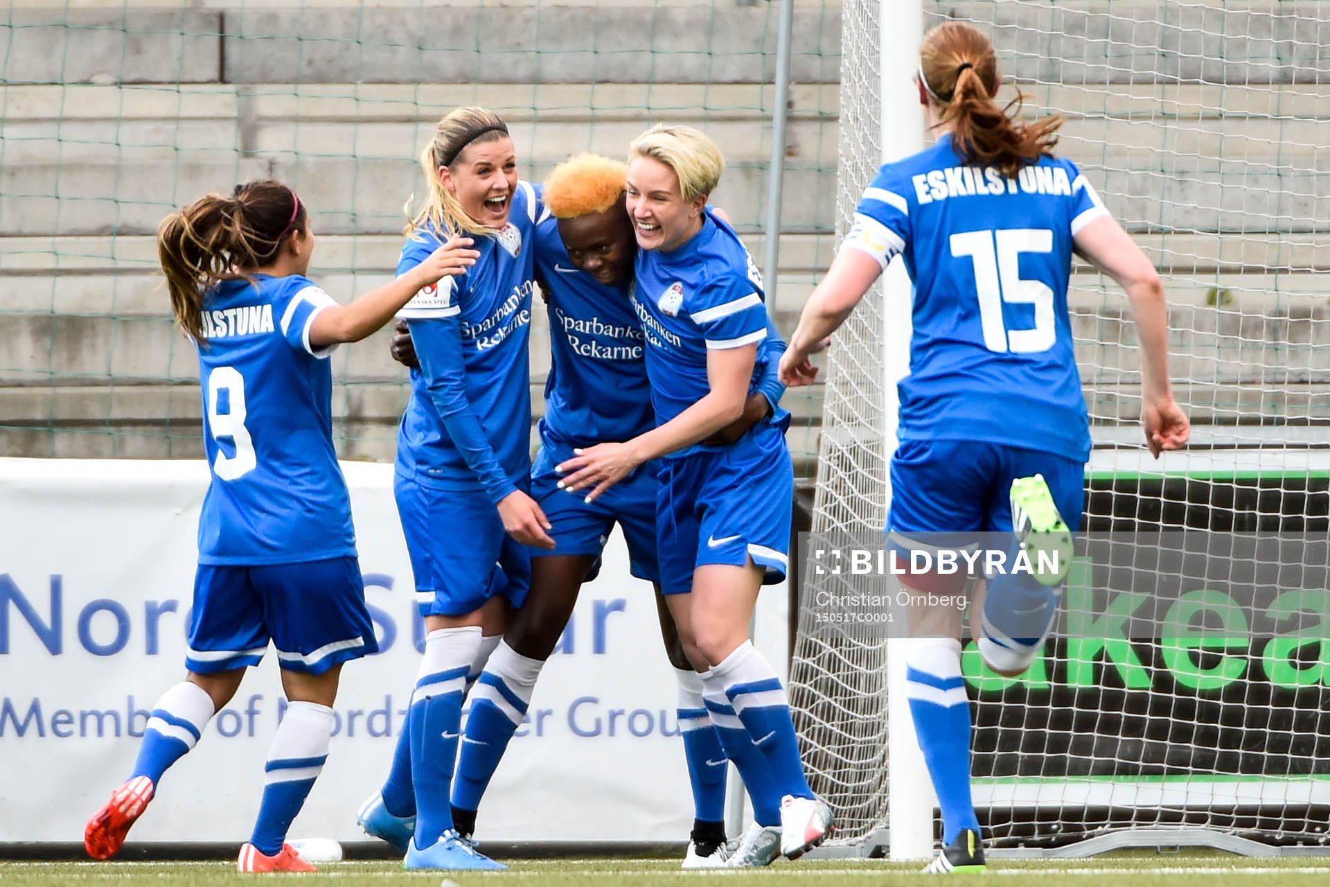 Eskilstunas spelare jublar efter 0-1 genom Gaelle Enganamouit under fotbollsmatchen i Damallsvenskan mellan Rosengård och Eskilstuna den 17 maj 2015 i Malmö.