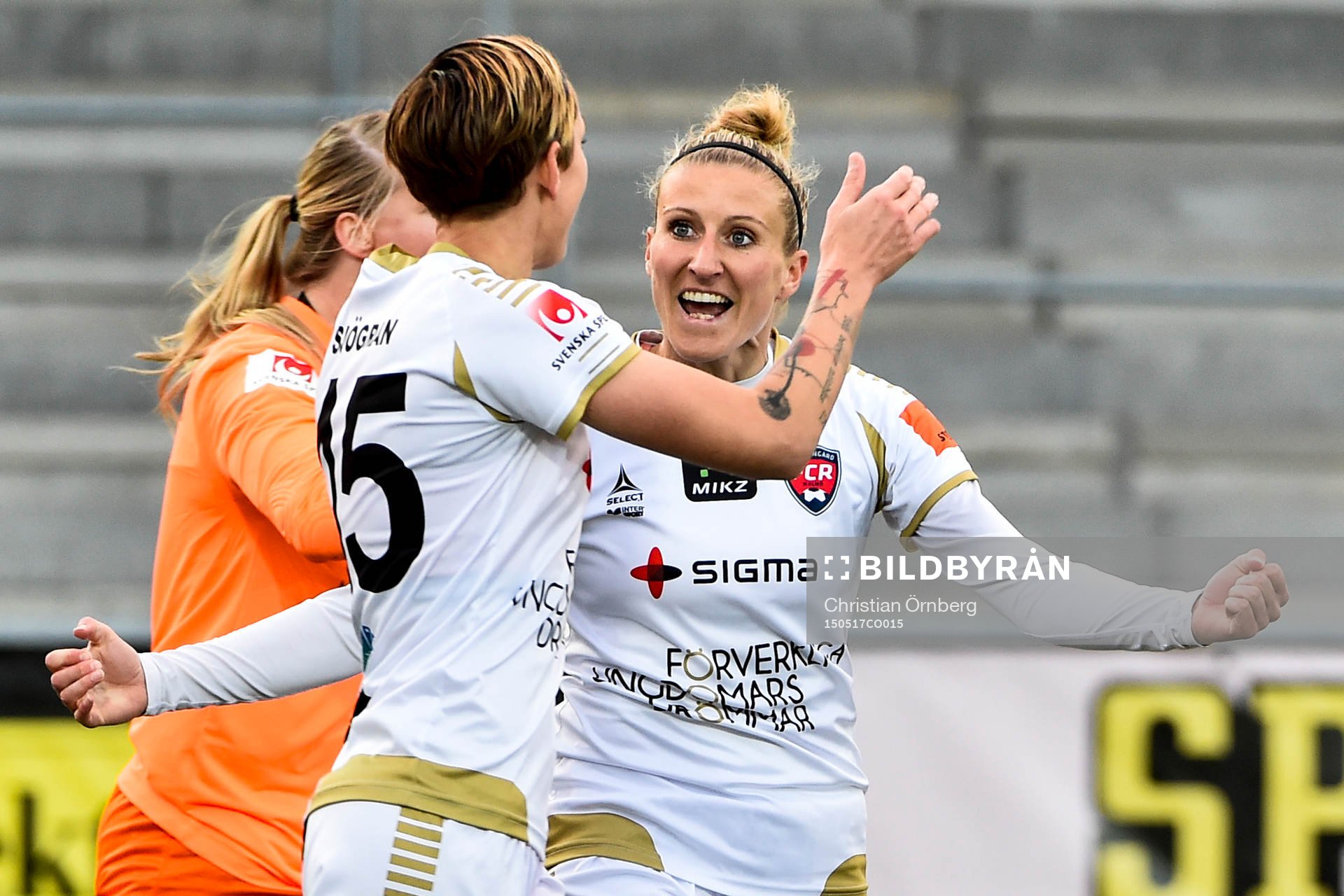 Rosengårds Anja Mittag och Therese Sjögran jublar