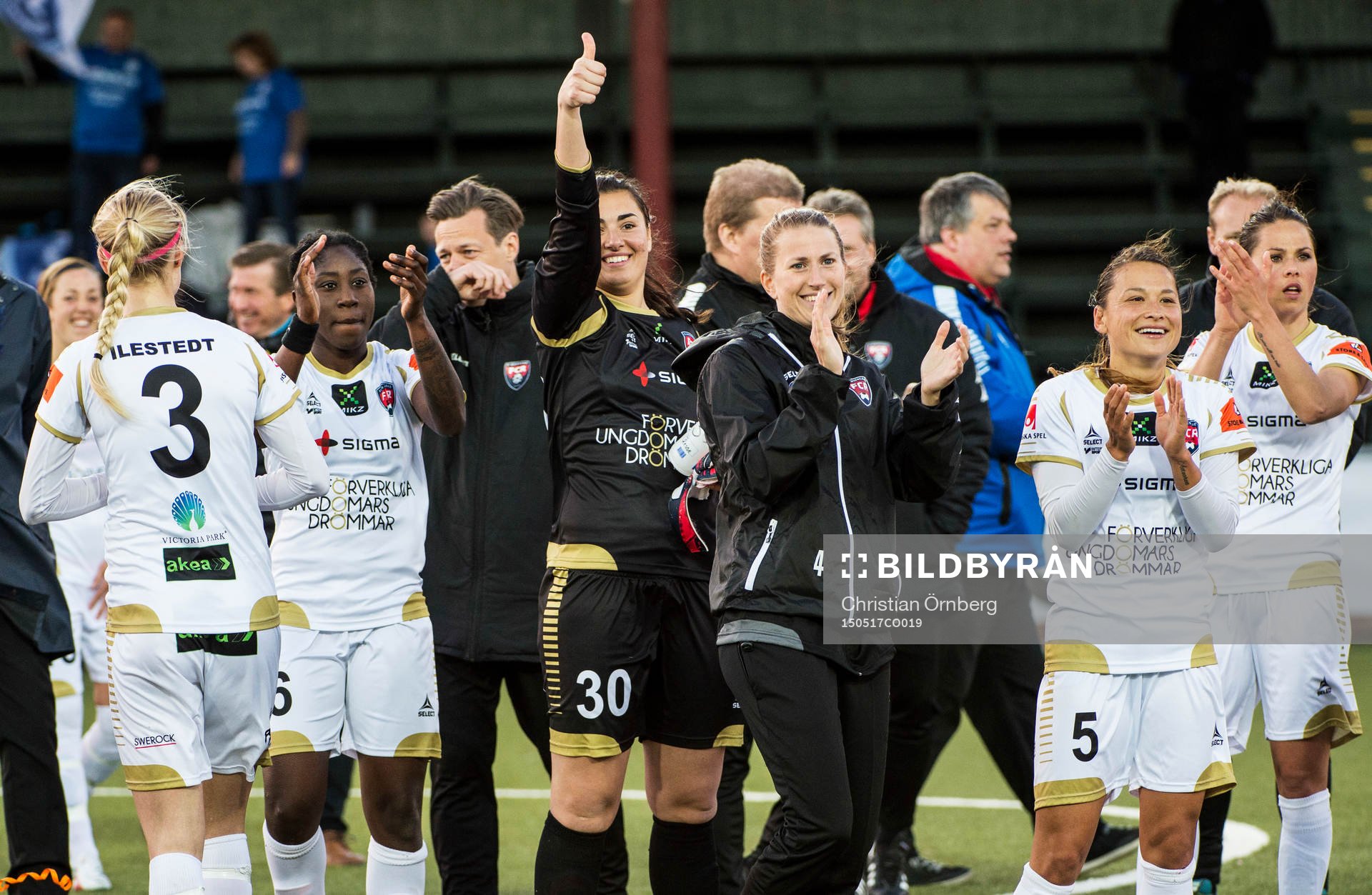 Rosengårds målvakt Zecira Musovic gör tummen upp