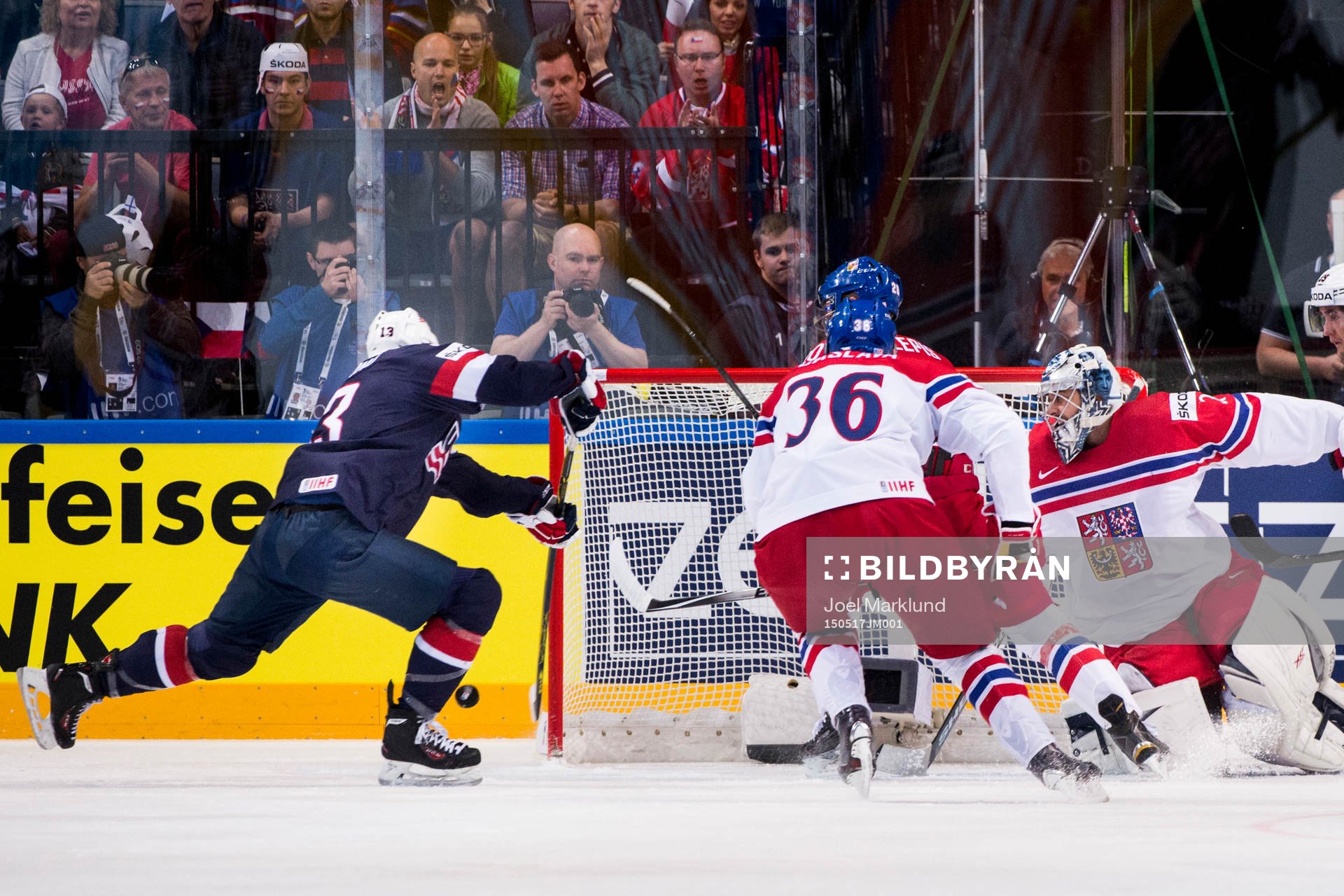 s Nick Bonino skjuter in 1-0 bakom Tjeckiens målvakt