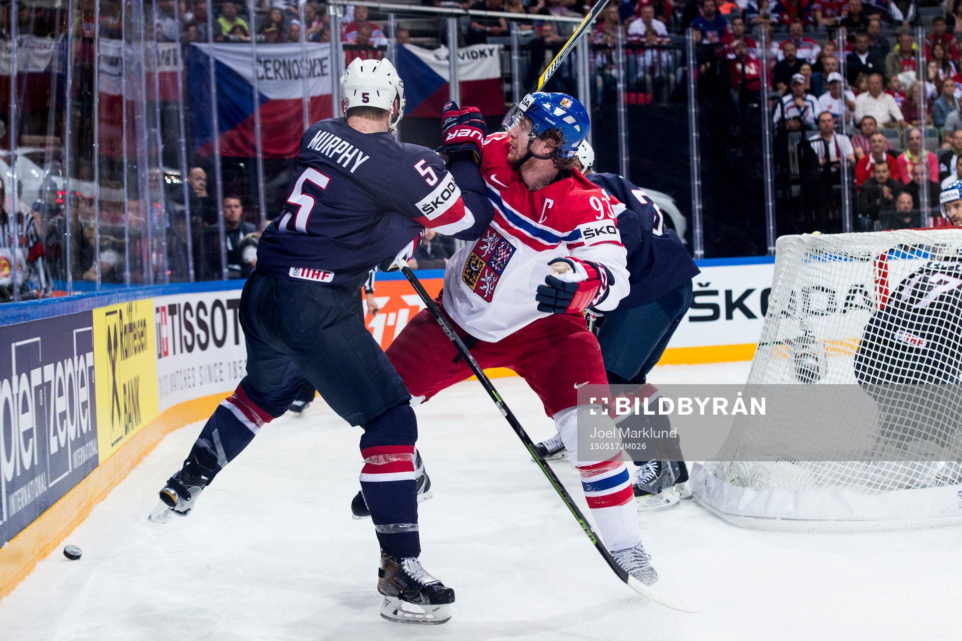 s Connor Murphy tacklar Tjeckiens Jakub Voracek