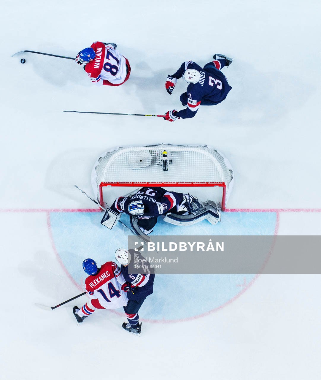 s Connor Murphy, målvakt Connor Hellebuyck och Seth Jones