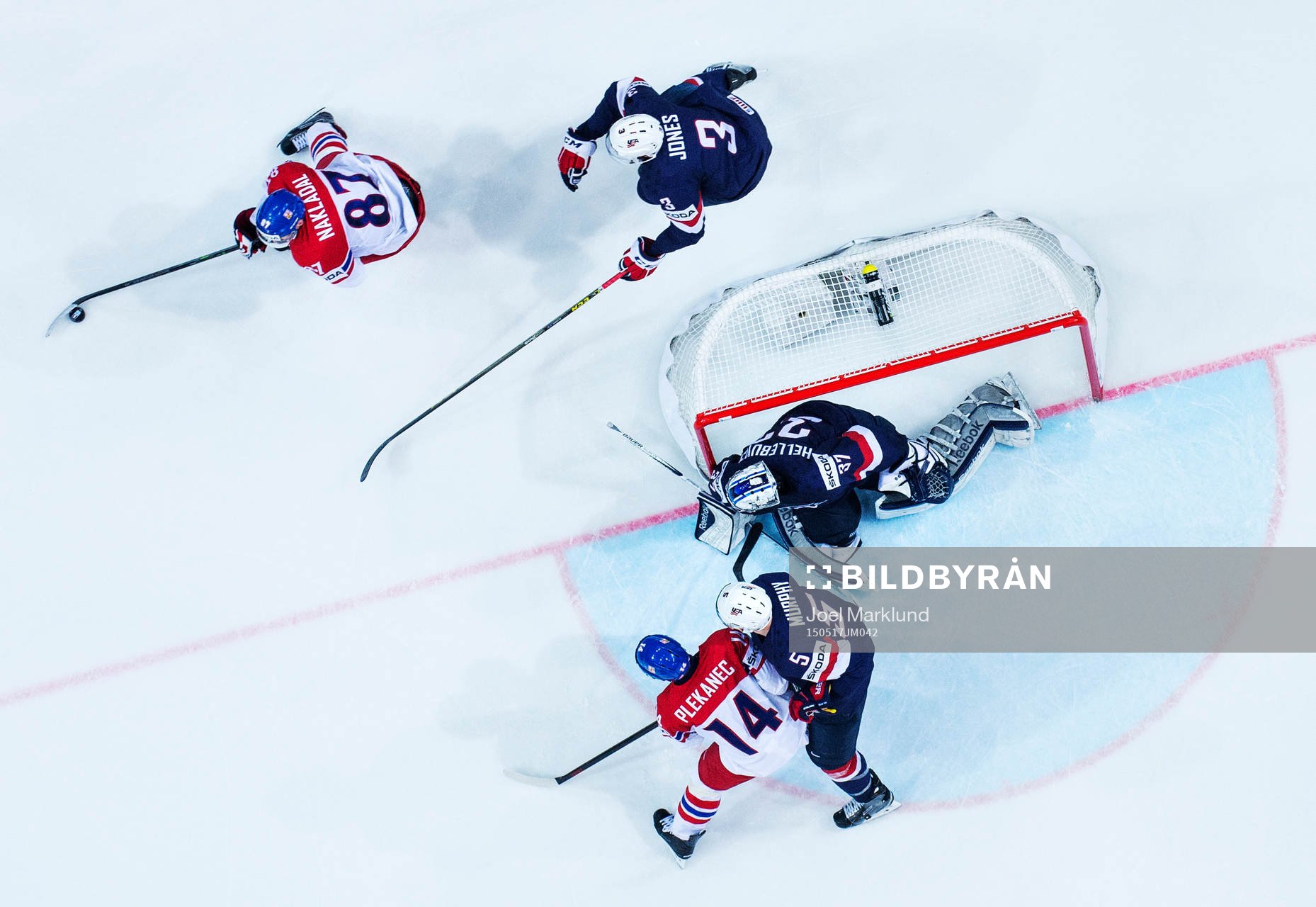 s Connor Murphy, målvakt Connor Hellebuyck och Seth Jones