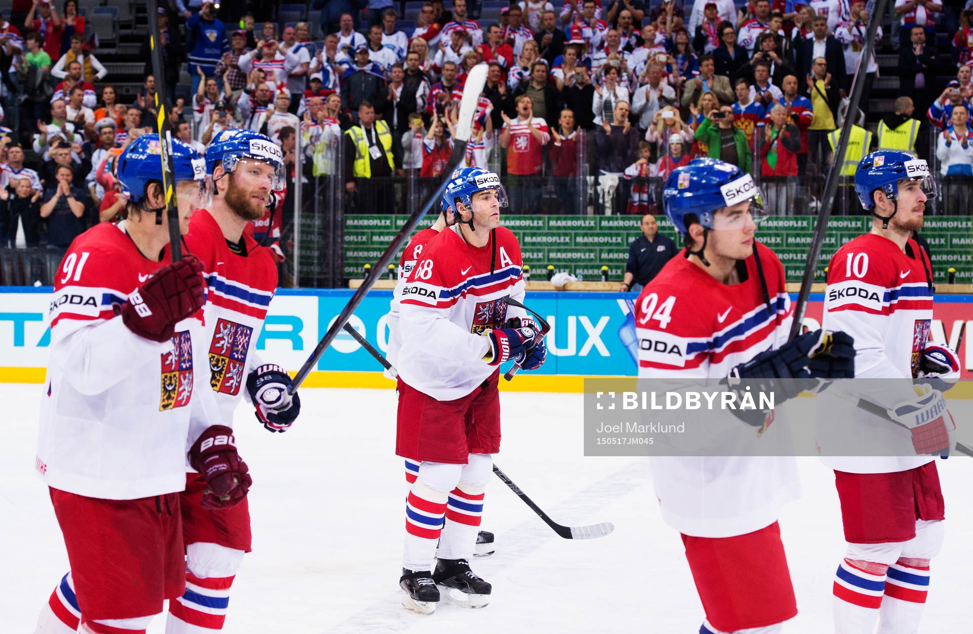 Tjeckiens Jaromir Jagr lämnar isen med sina lagkamrater