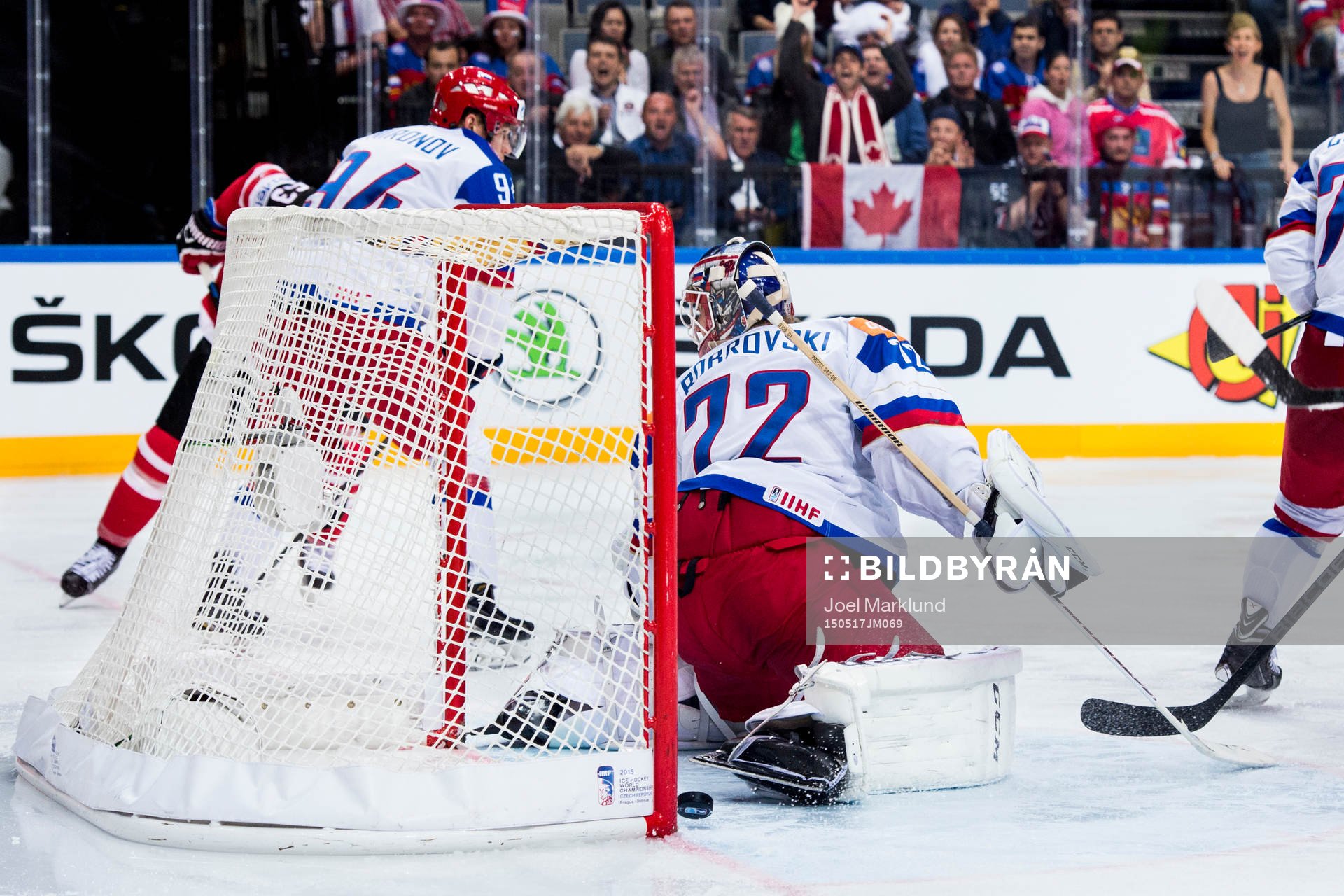 Rysslands målvakt Sergei Bobrovski släpper in 2-0 från