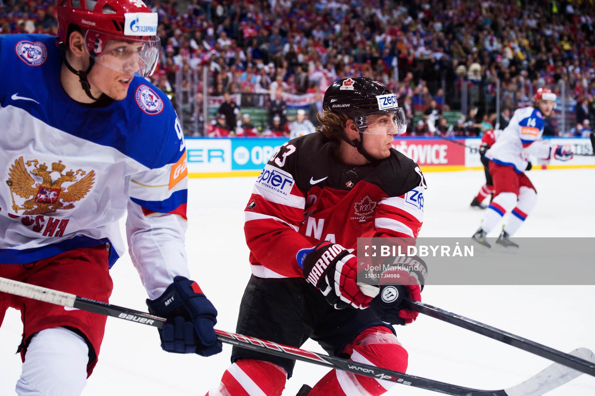 Rysslands Andrei Mironov och Kanadas Tyler Ennis