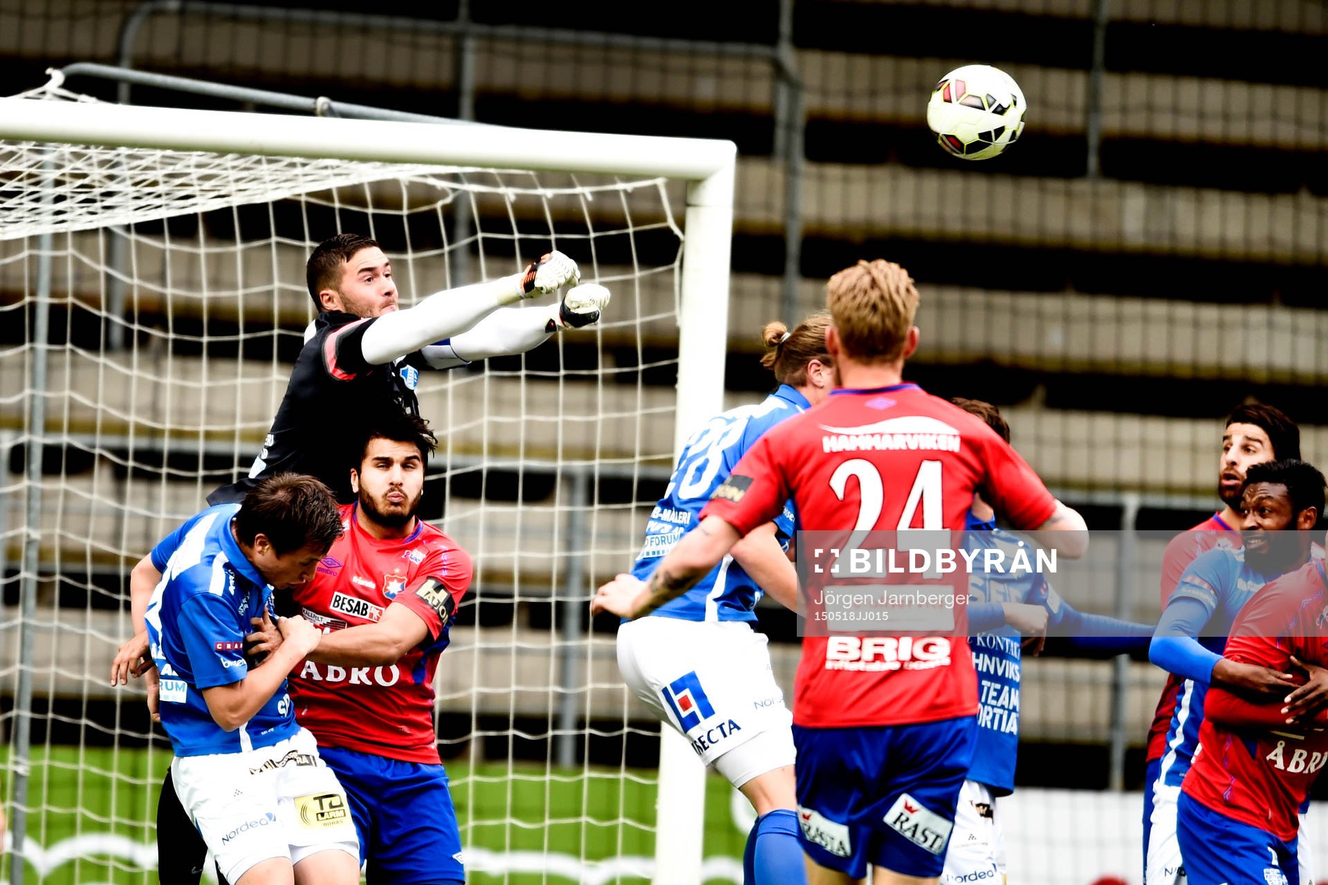 Norrbys målvakt Mergim Krasniqi rensar bort bollen från