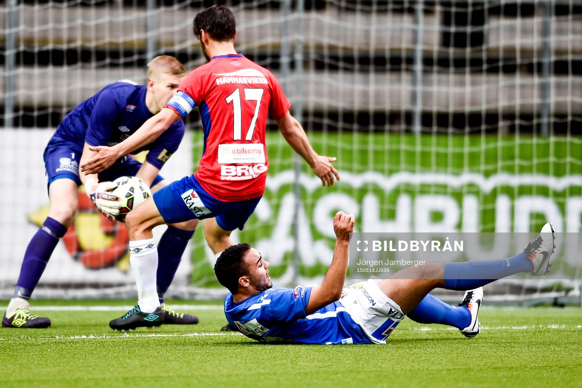 Norrbys Richard Yarsuvat faller i en kamp mot Örgrytes