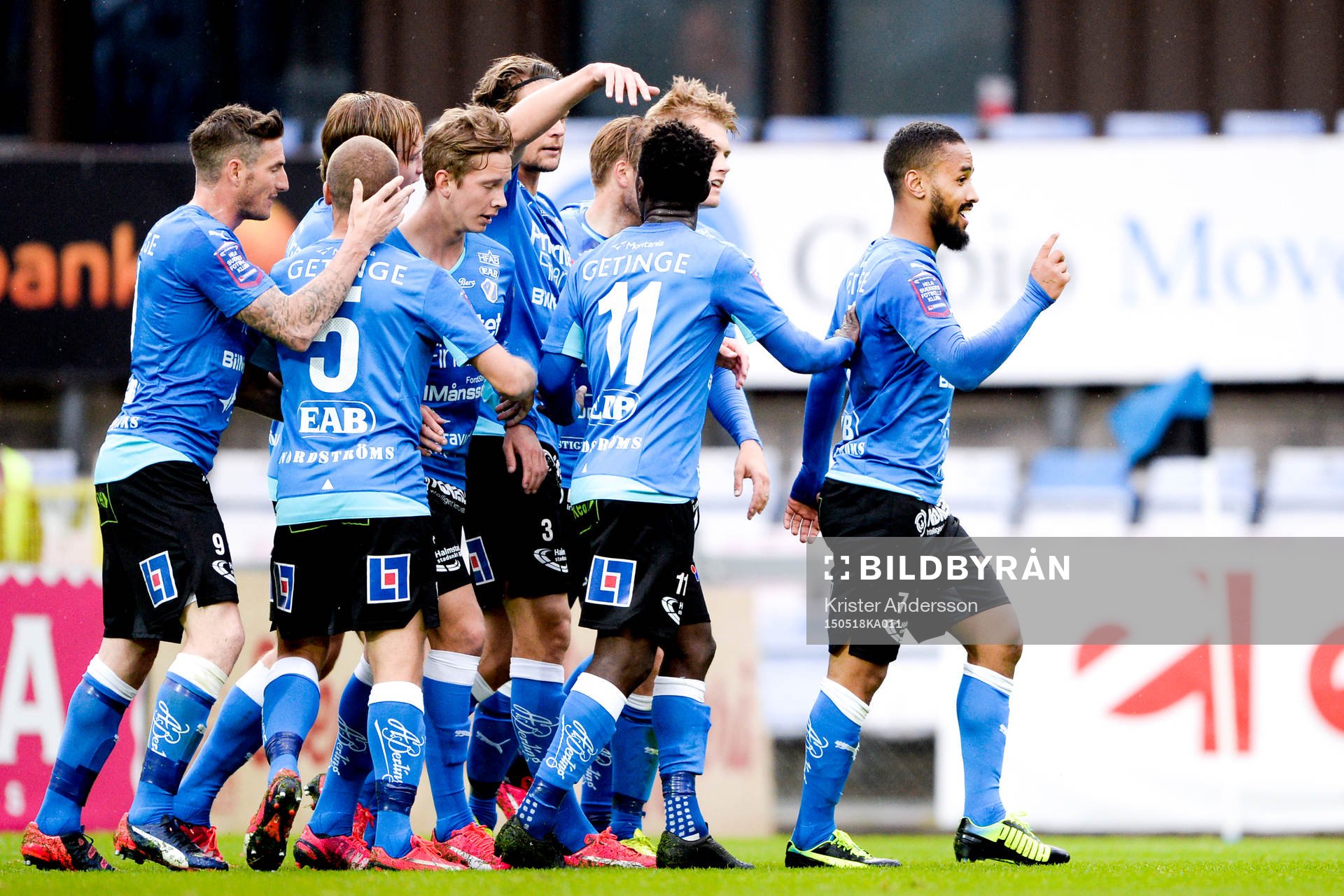 Halmstads Junes Barny , th, jublar med lagkamraterna