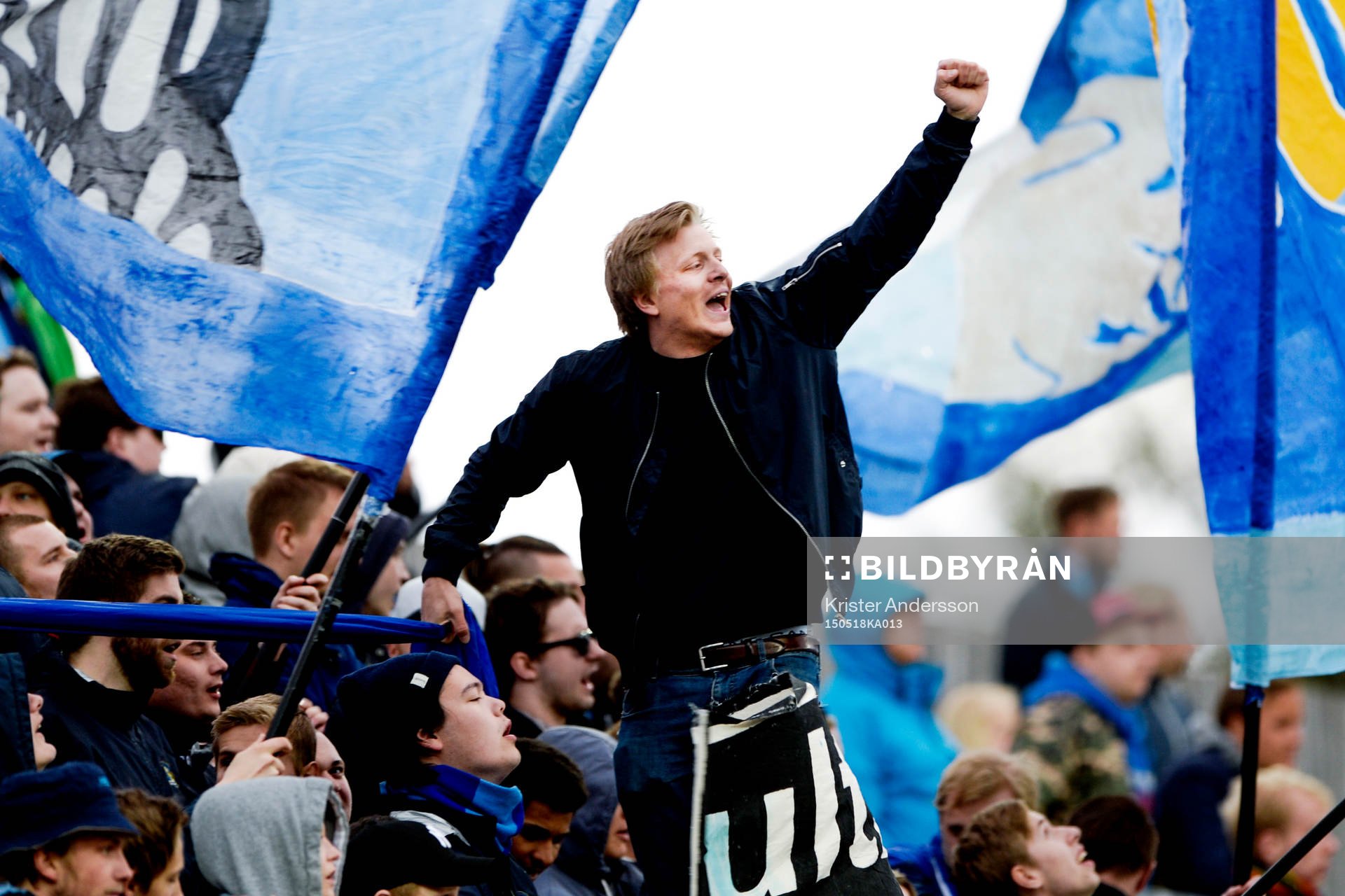 En Djurgårdensupporter före en fotbollsmatch i