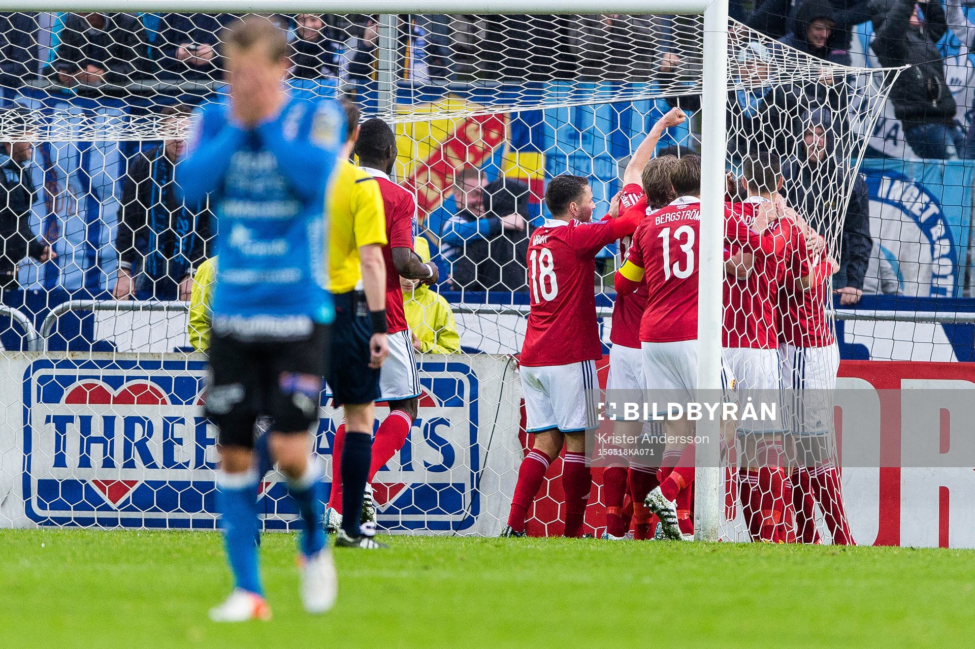 Djurgårdens Nyasha Mushekwi har gjort 1-2 och jublar med