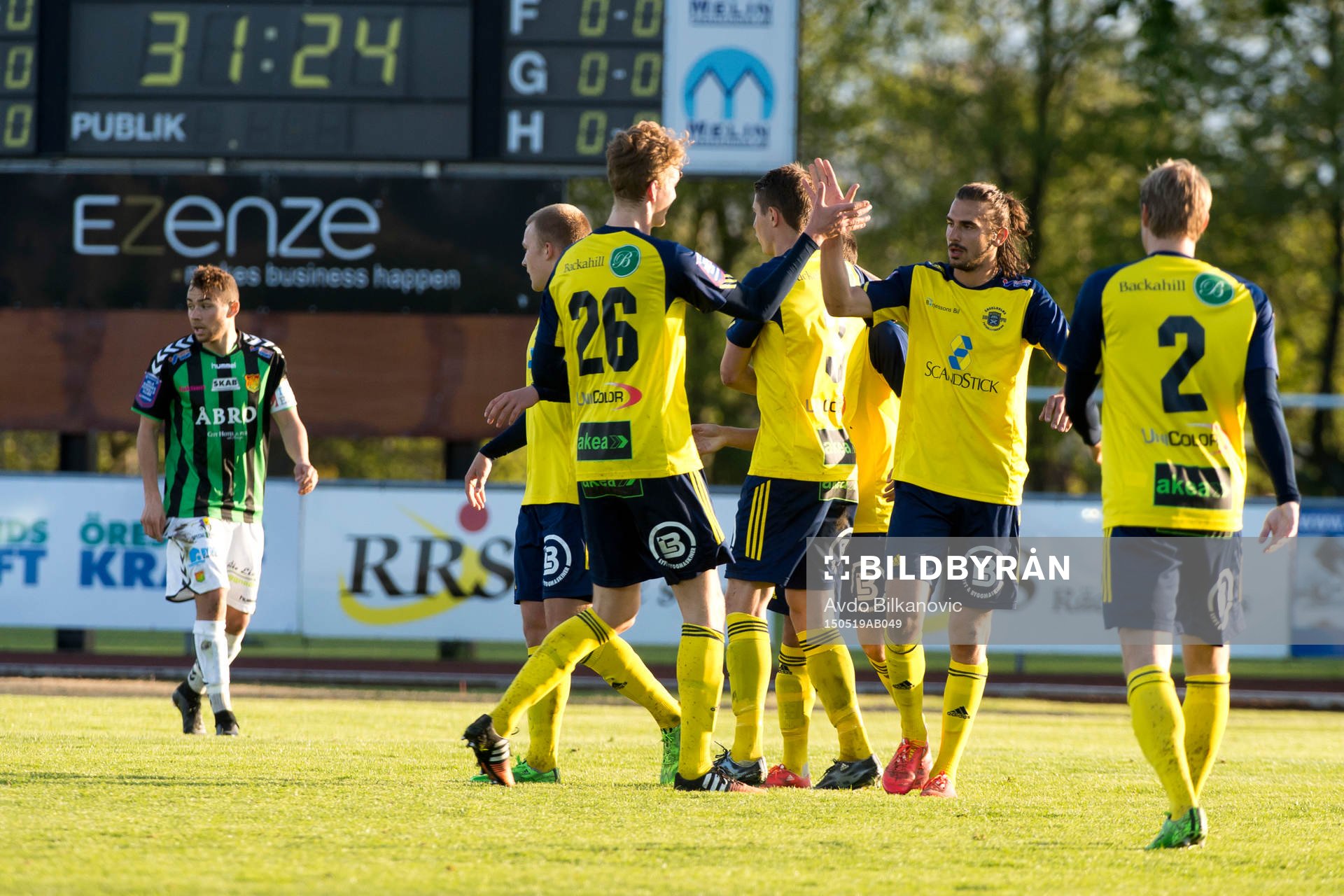 Ängelholms Vlado Zlojutro jublar och Gais spelare deppar i