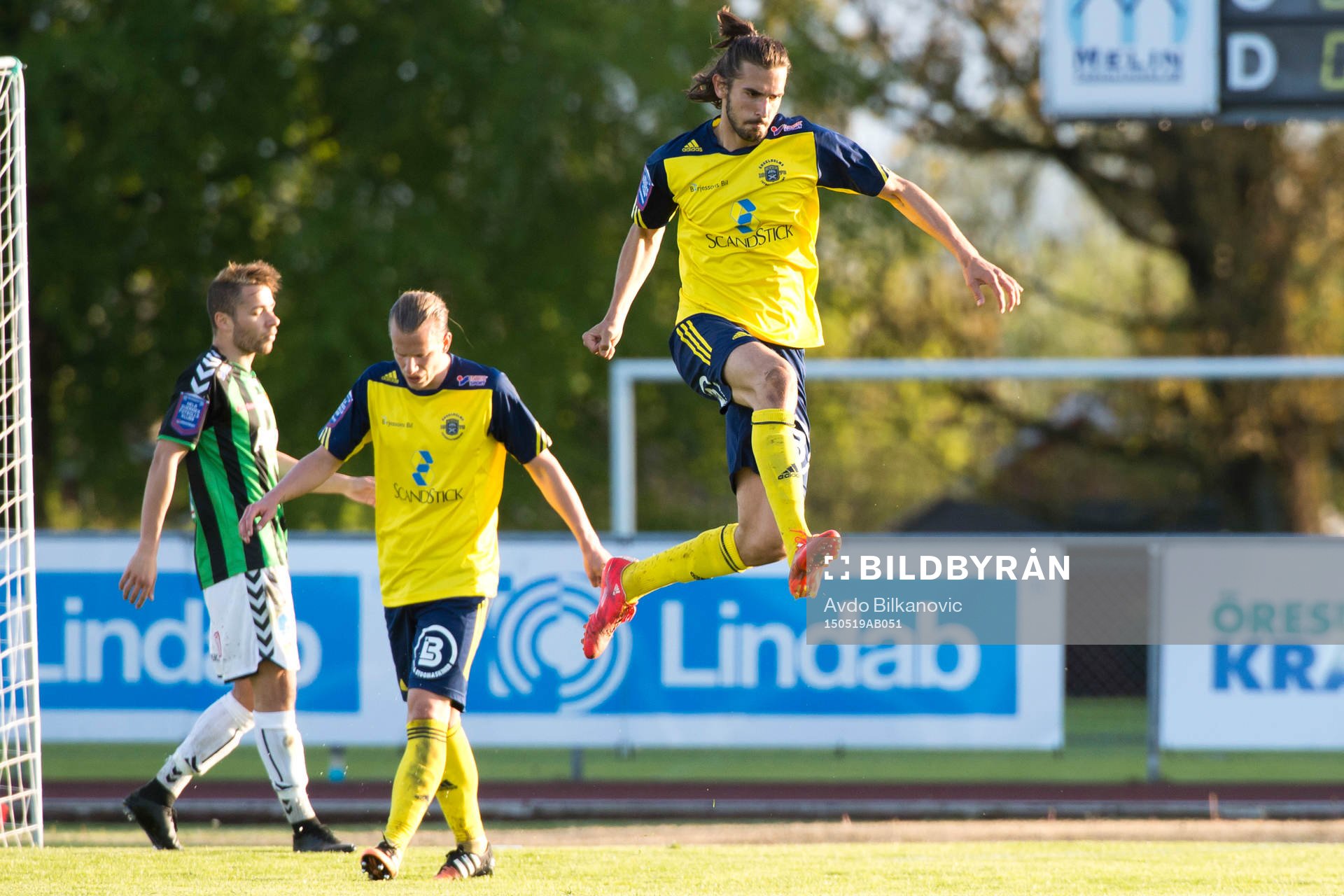 Ängelholms Vlado Zlojutro jublar och Gais spelare deppar i