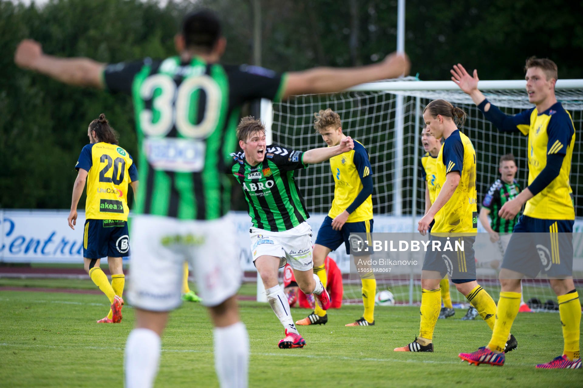 Gais Bragi Bergsson jublar och Ängelholms spelare deppar