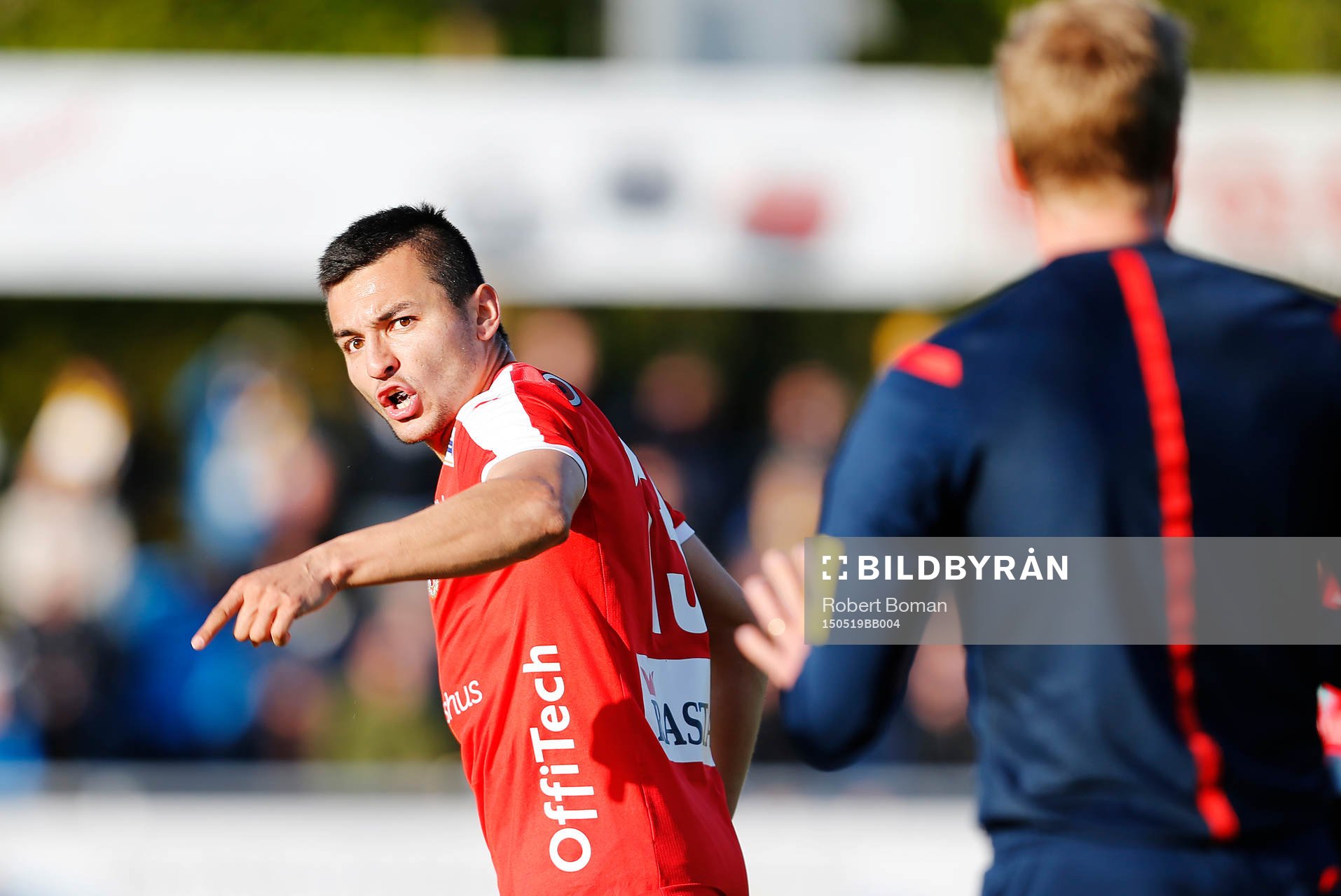 Kalmars Emin Nouri reagerar mot domaren under fotbollsmatchen i Allsvenskan mellan Falkenbergs FF och Kalmar FF den 19 maj 2015 i Falkenberg.