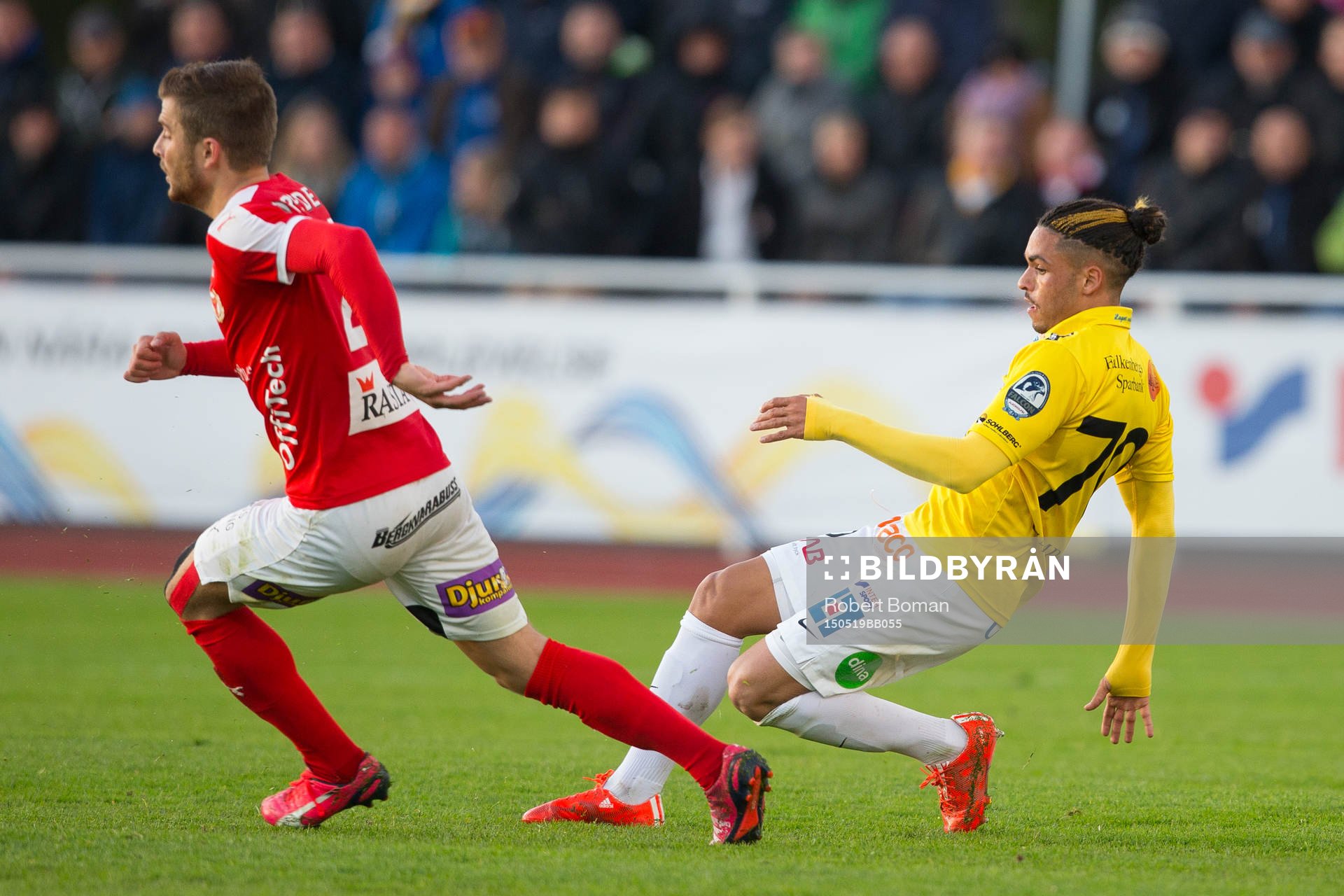 Falkenbergs Alexander Jakobsen (till höger i bild) under fotbollsmatchen i Allsvenskan mellan Falkenbergs FF och Kalmar FF den 19 maj 2015 i Falkenberg.