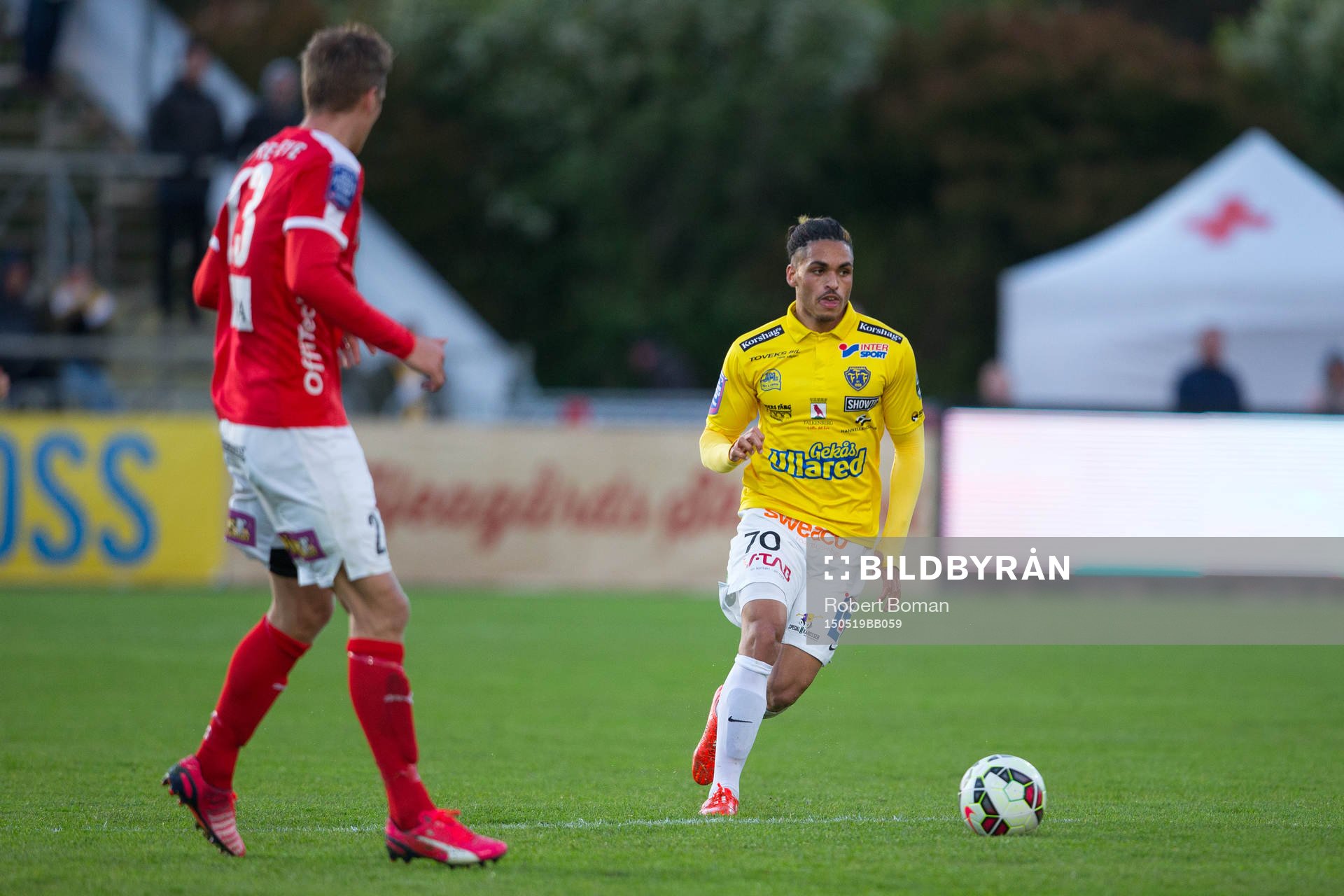 Falkenbergs Alexander Jakobsen (till höger i bild) under fotbollsmatchen i Allsvenskan mellan Falkenbergs FF och Kalmar FF den 19 maj 2015 i Falkenberg.