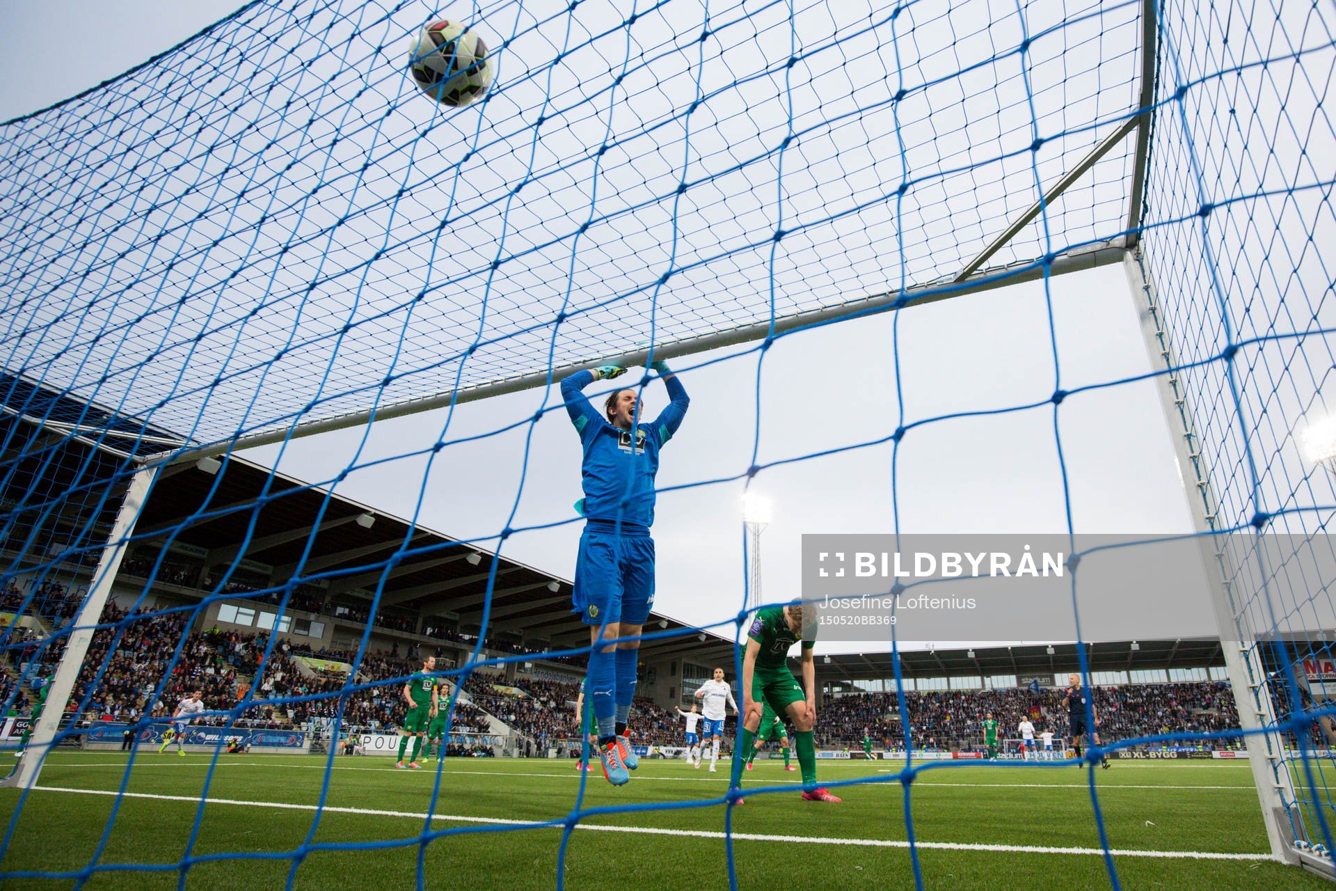 Hammarbys målvakt Johannes Hopf släpper in 1-0 och deppar