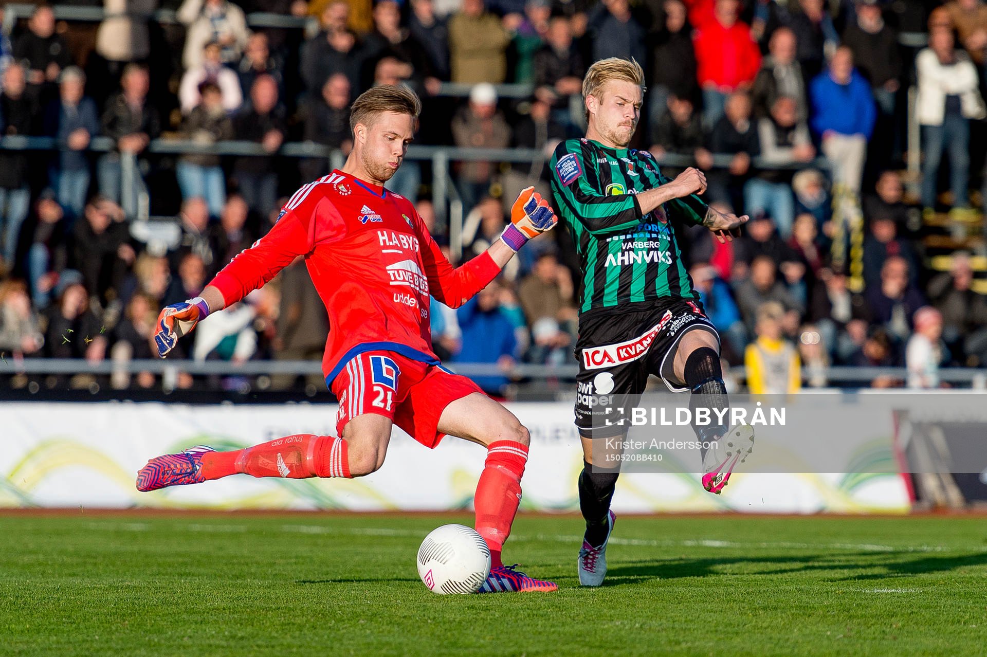 Ljungskiles målvakt Jonathan Johansson och Varbergs Mats
