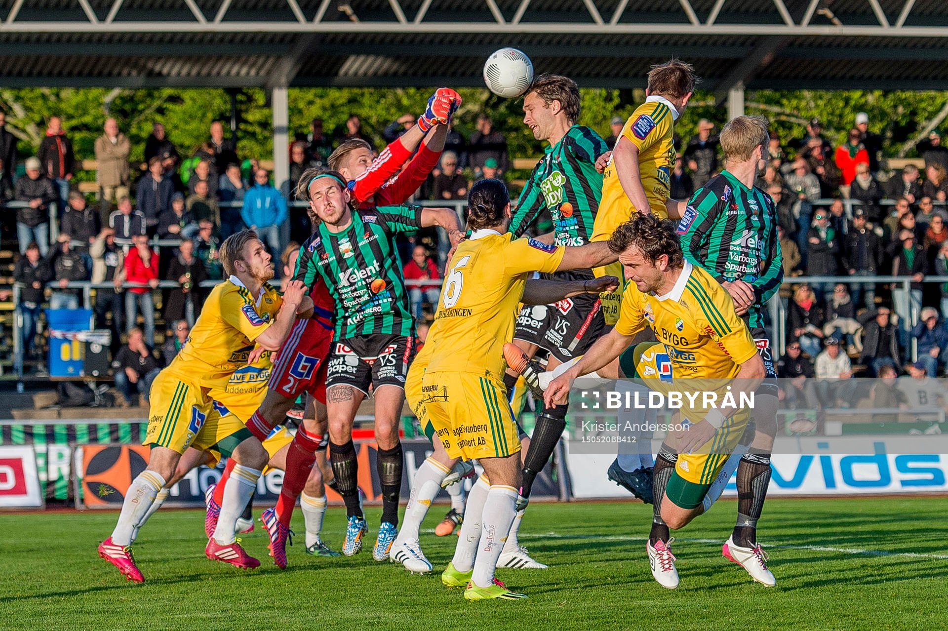 Varbergs Peter Nyström nickar mot mål