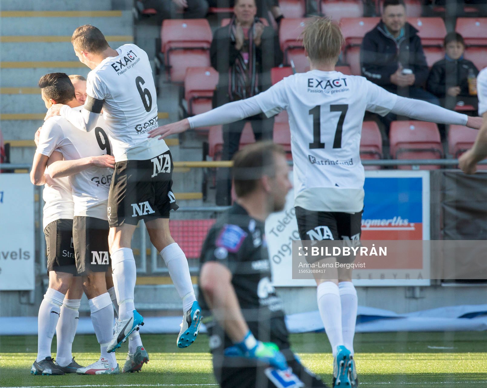 Örebros spelare jublar