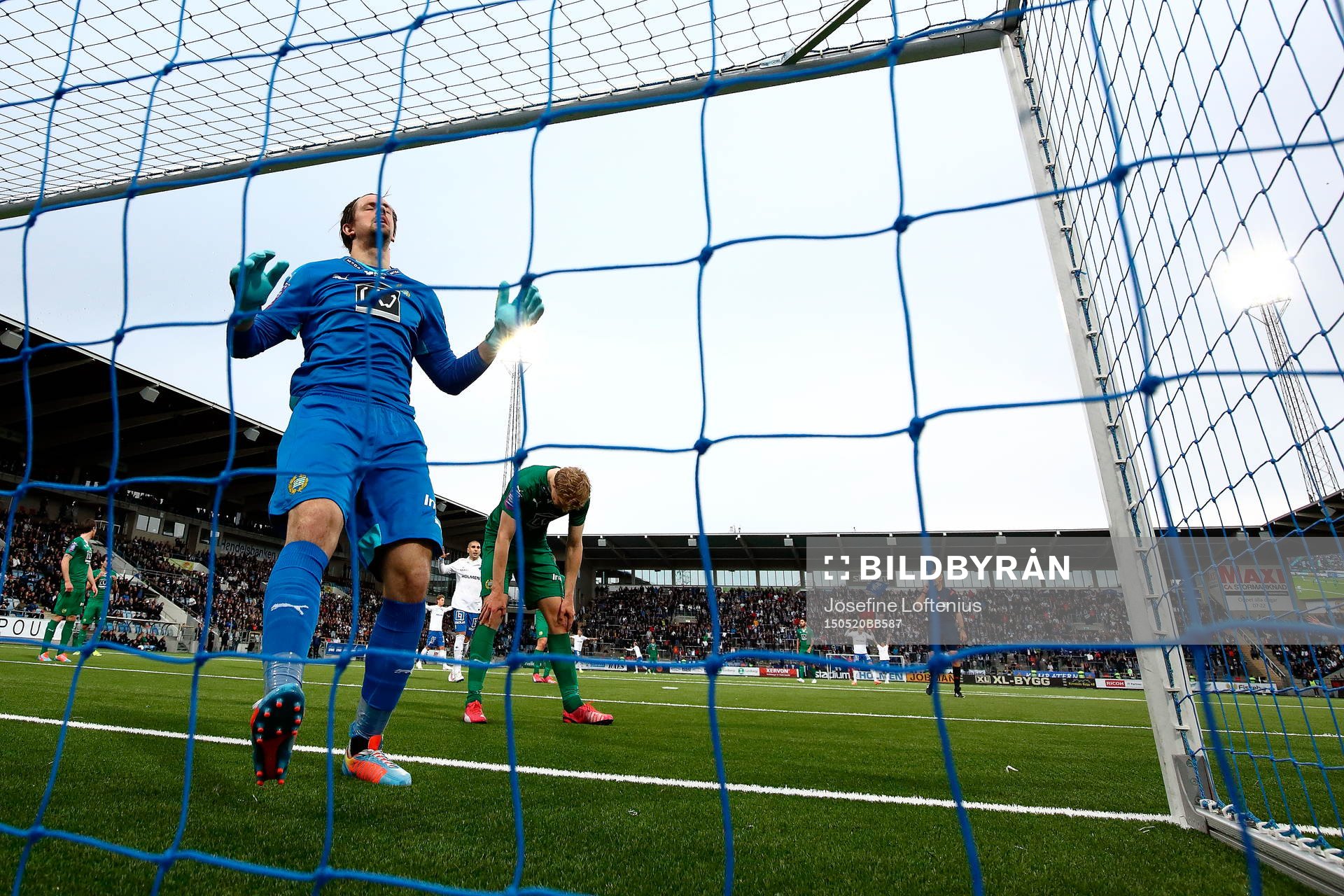 Hammarbys målvakt Johannes Hopf deppar