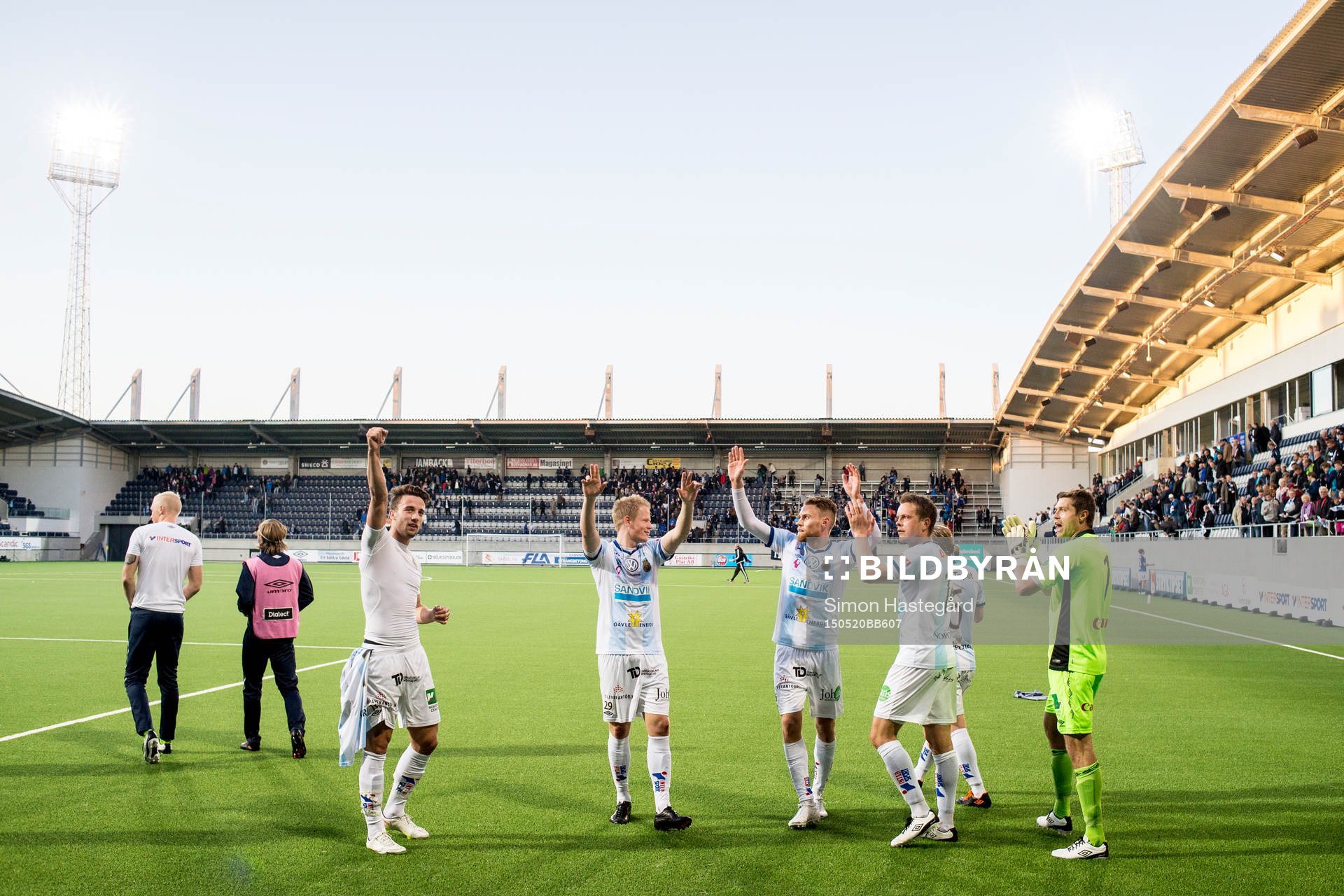 Gefles spelare jublar