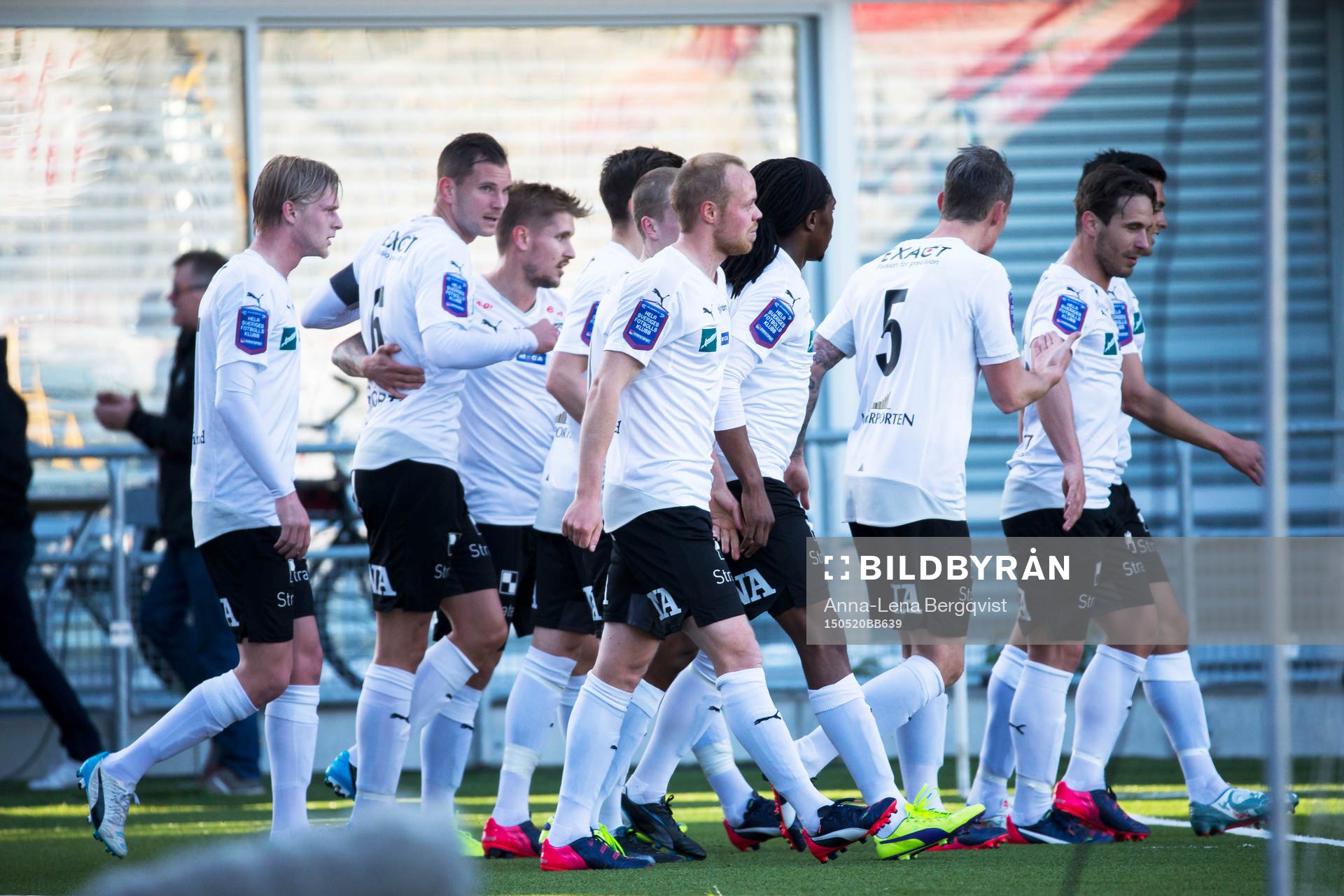 Örebros spelare jublar