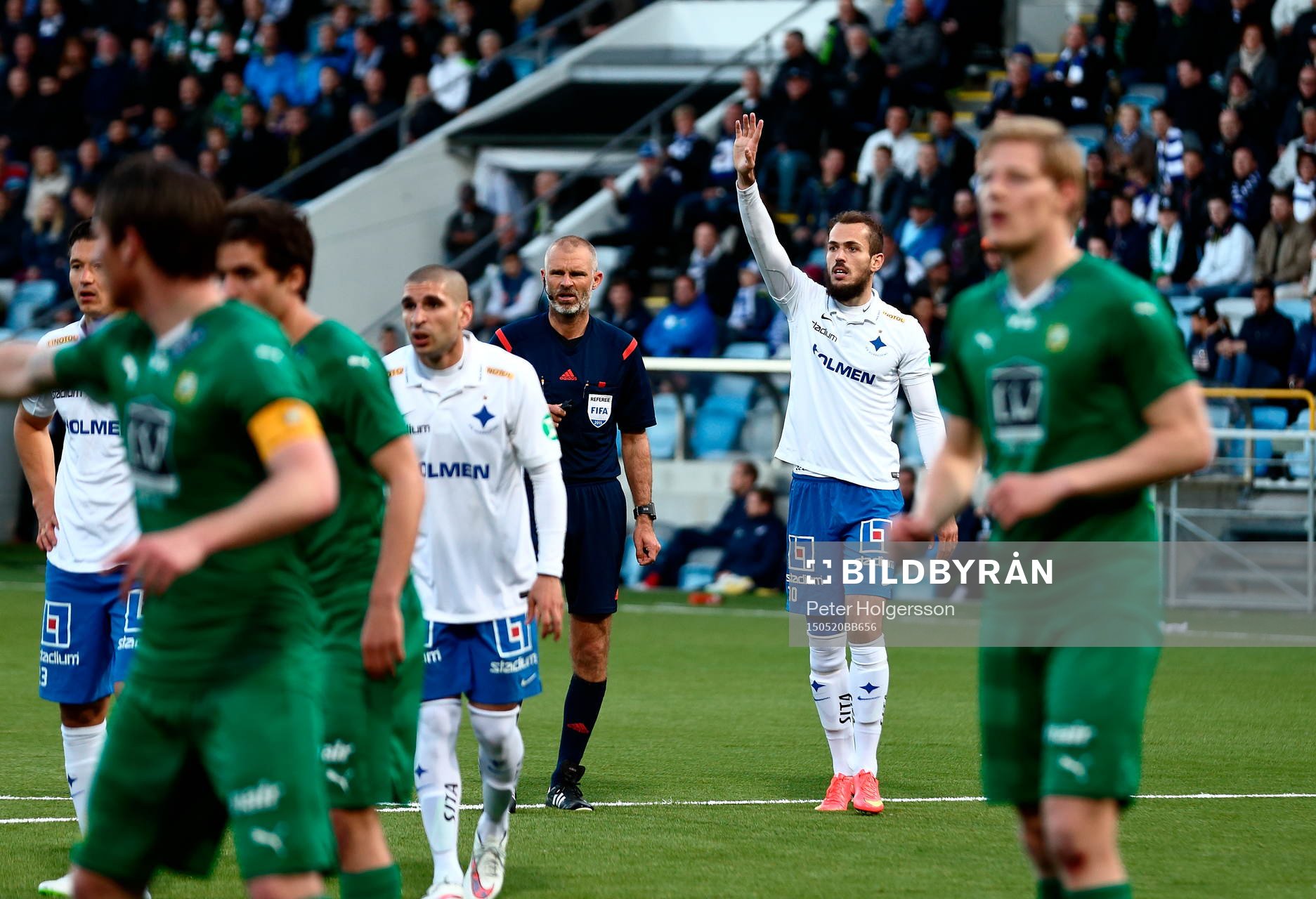 Norrköpings Emir Kujovic gör sig spelbar under fotbollsmatchen i Allsvenskan mellan Norrköping och Hammarby den 20 maj 2015 i Norrköping.