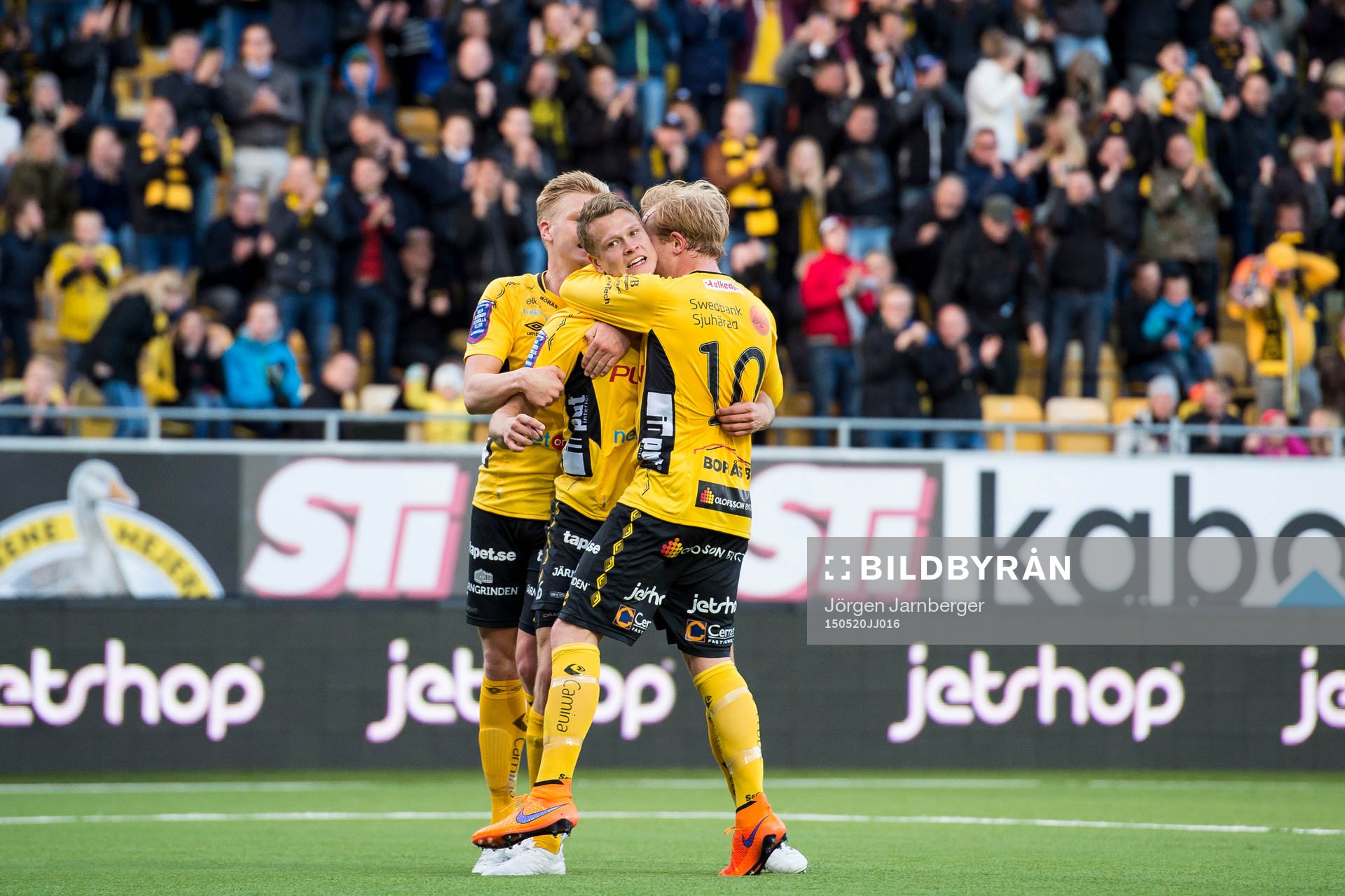 Elfsborgs Viktor Claesson kvitterar till 1-1 och jublar
