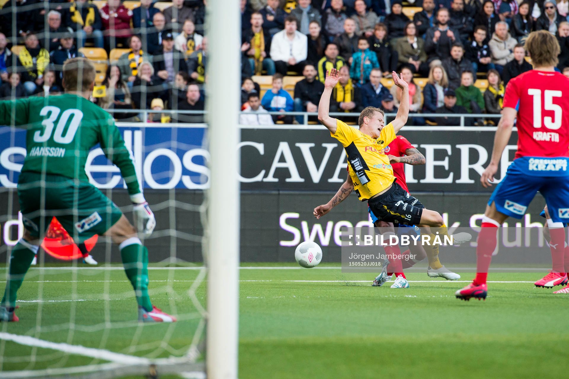 Elfsborgs Per Frick fälls i straffområdet av Helsingborgs Victor Palsson (skymd) och får straff under en fotbollsmatch i Allsvenskan mellan Elfsborg och Helsingborg den 20 maj 2015 i Borås.