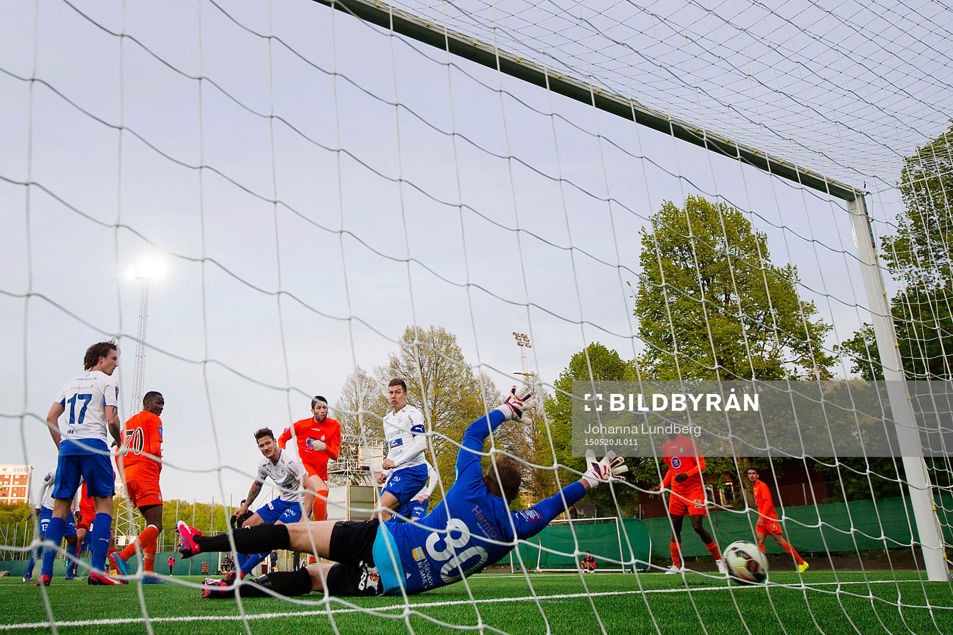 Värnamos målvakt Björn Åkesson släpper in 1-1 av