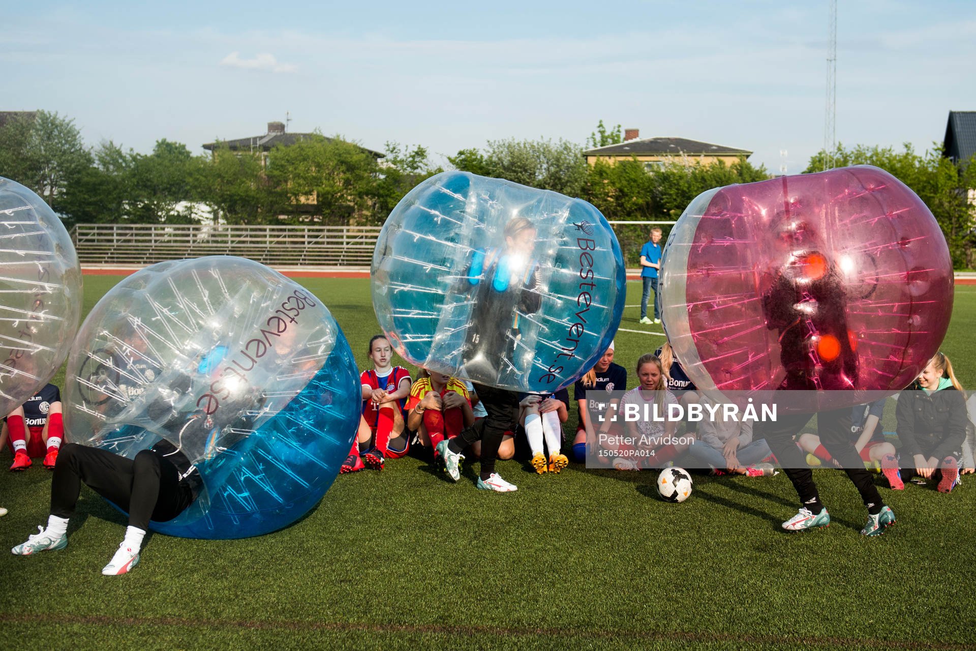 Det spelas Bubble football när spelare från FC Rosengård