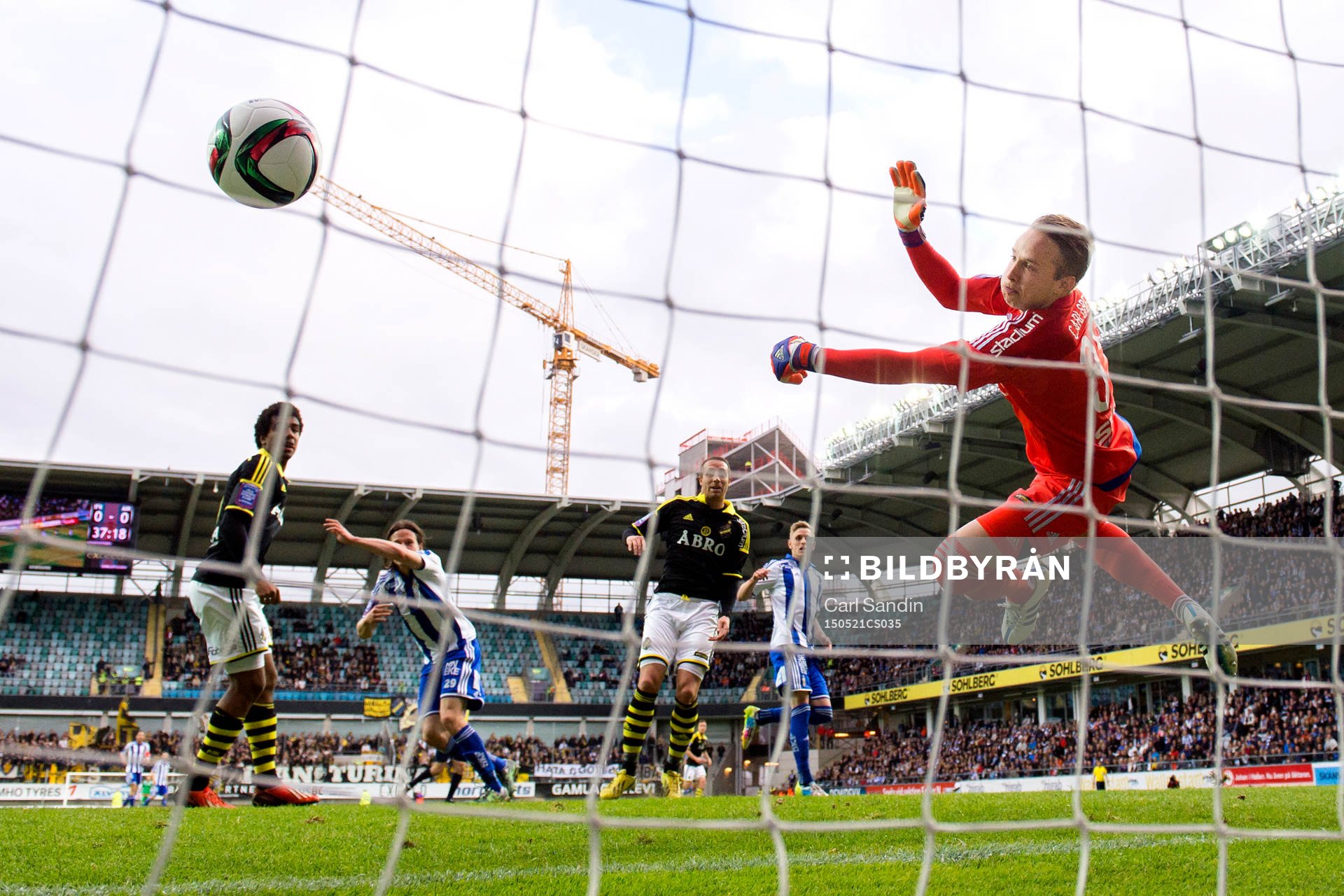 IFK Göteborgs Lasse Vibe nickar in bollen till 1-0 bakom
