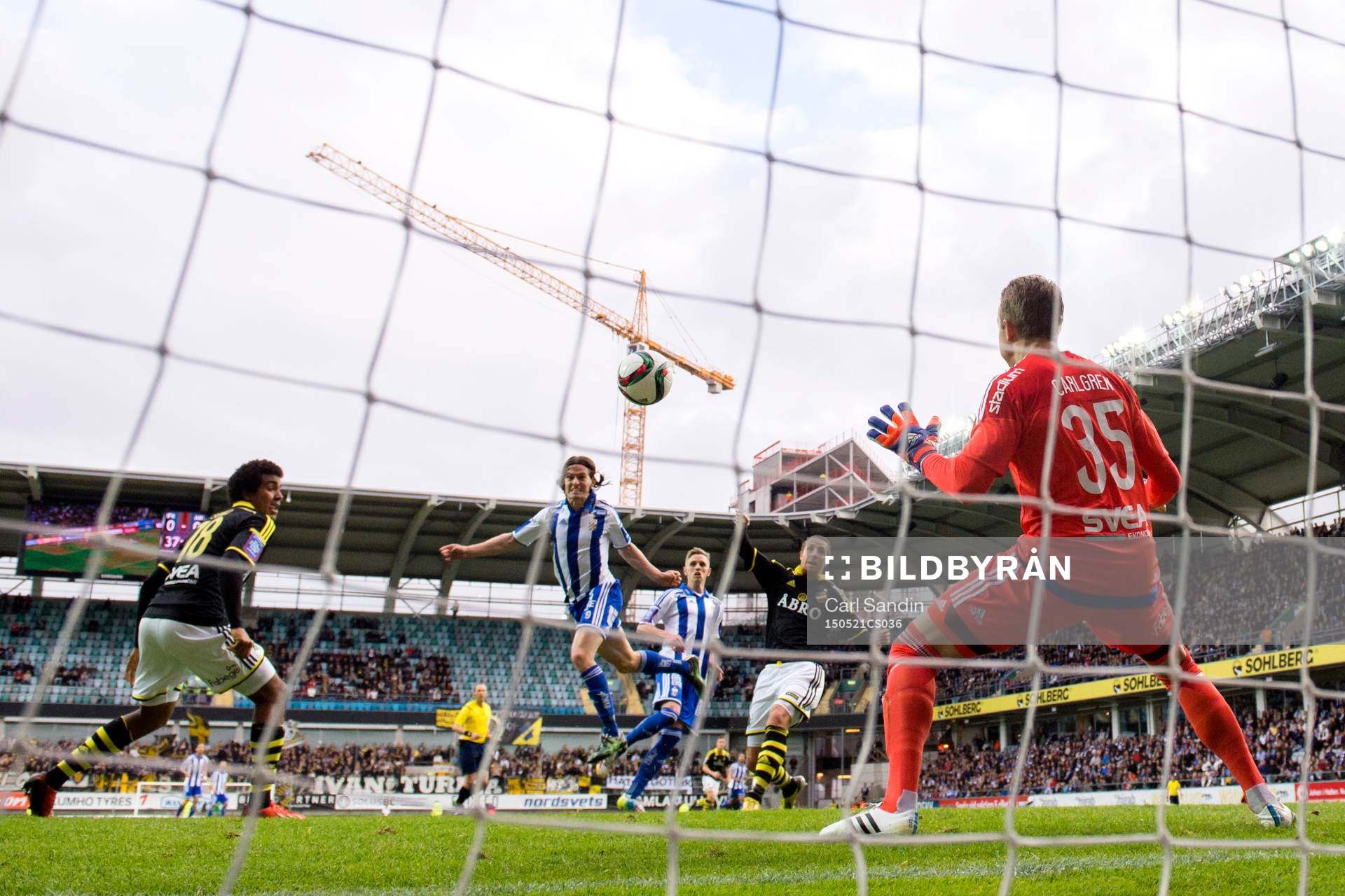 IFK Göteborgs Lasse Vibe nickar in bollen till 1-0 bakom