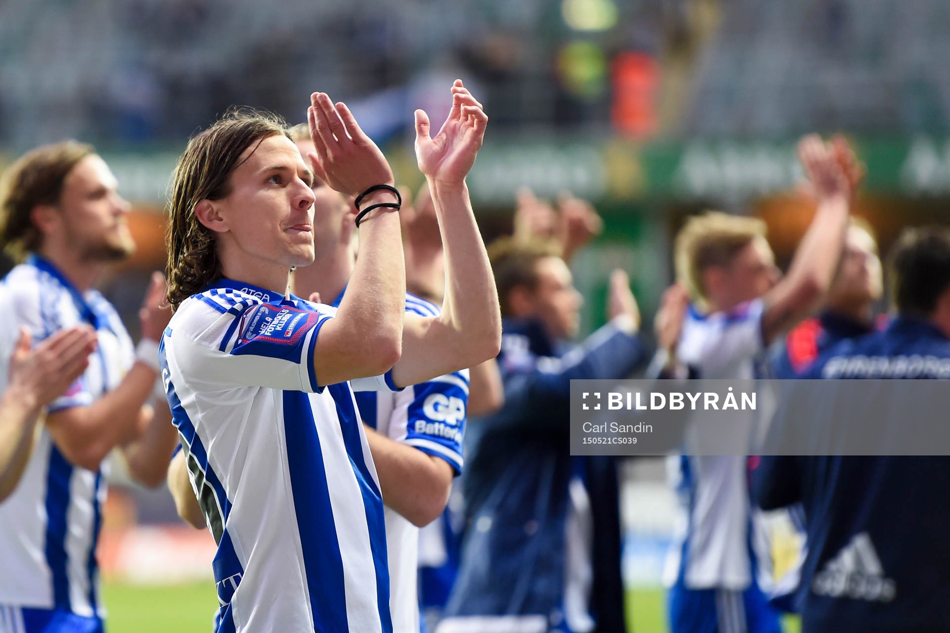 IFK Göteborgs Lasse Vibe tackar publiken