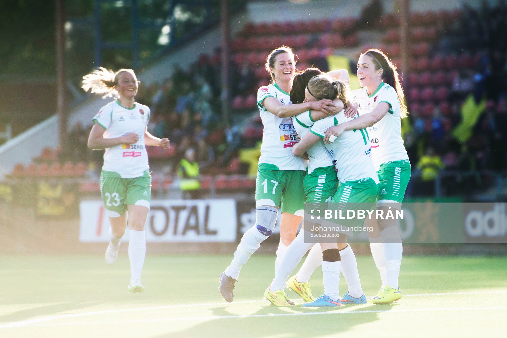 Hammarbys spelare jublar