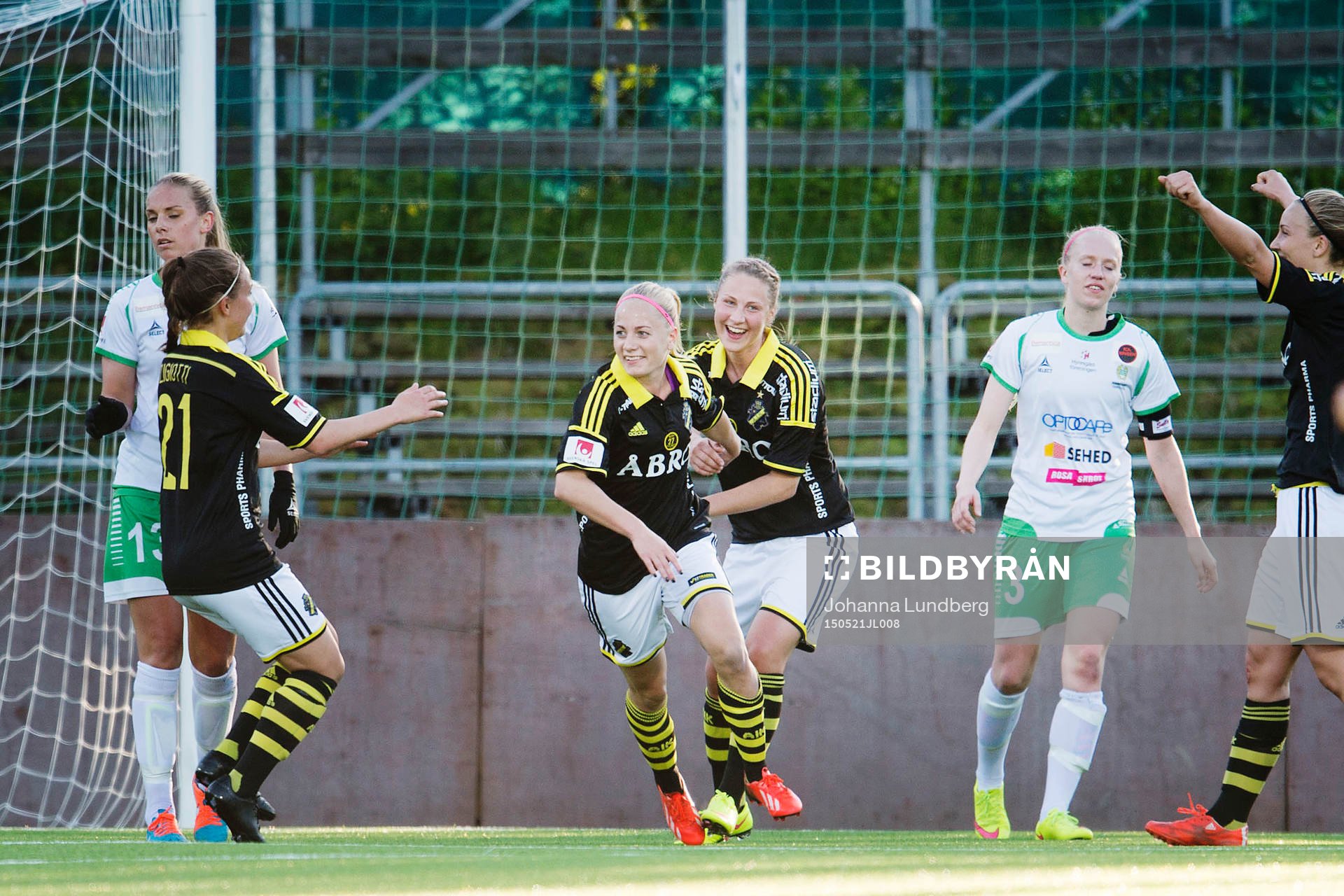 AIKs Sara Storck gör 1-0 och jublar