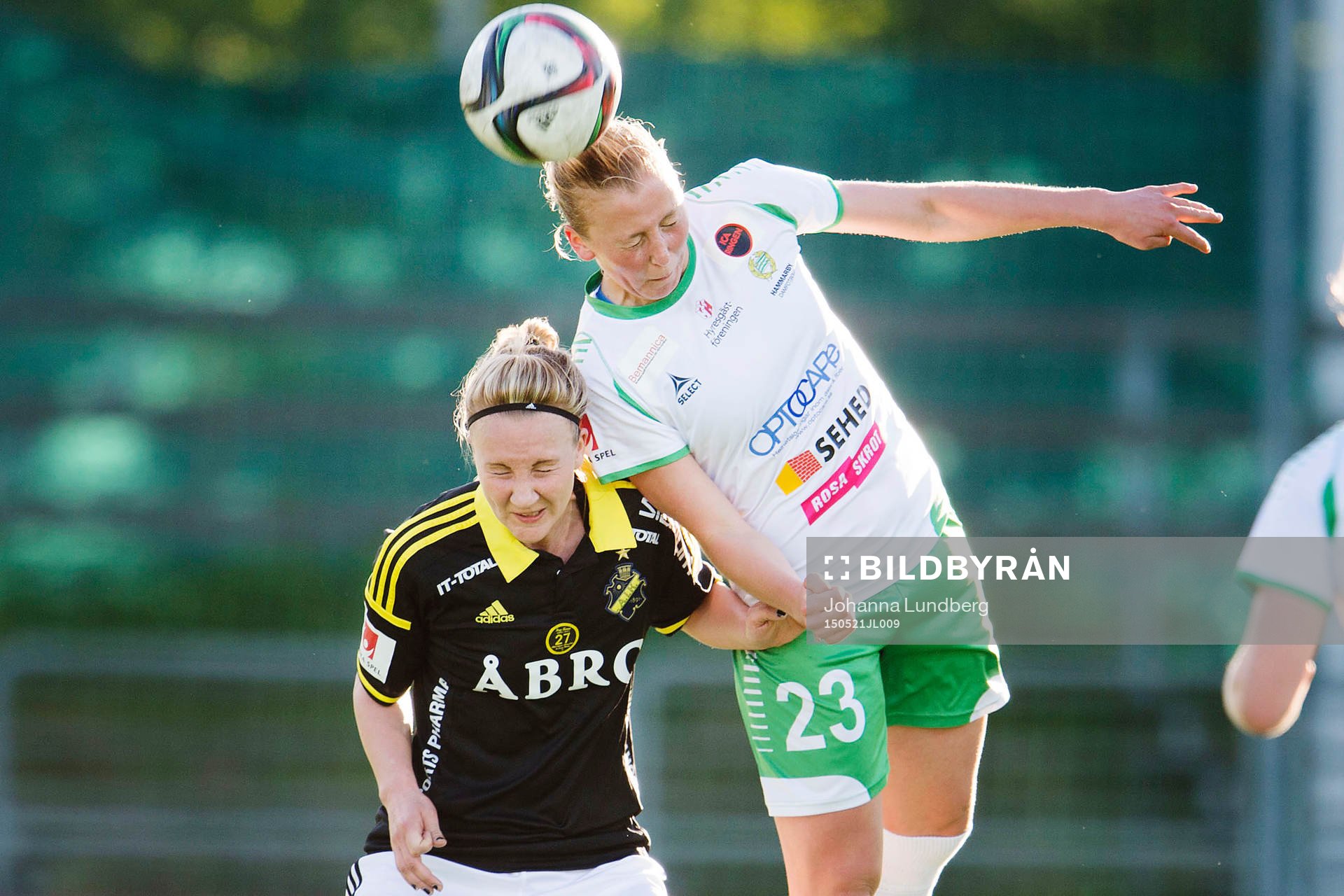 AIKs Emma Lundh och Hammarbys Julia Karlenäs