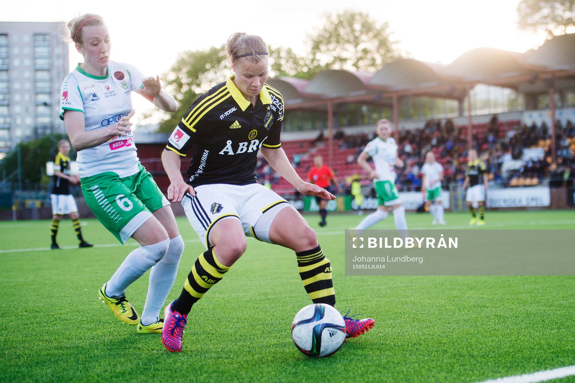 Hammarbys Olga Ekblom och AIKs Maija Saari