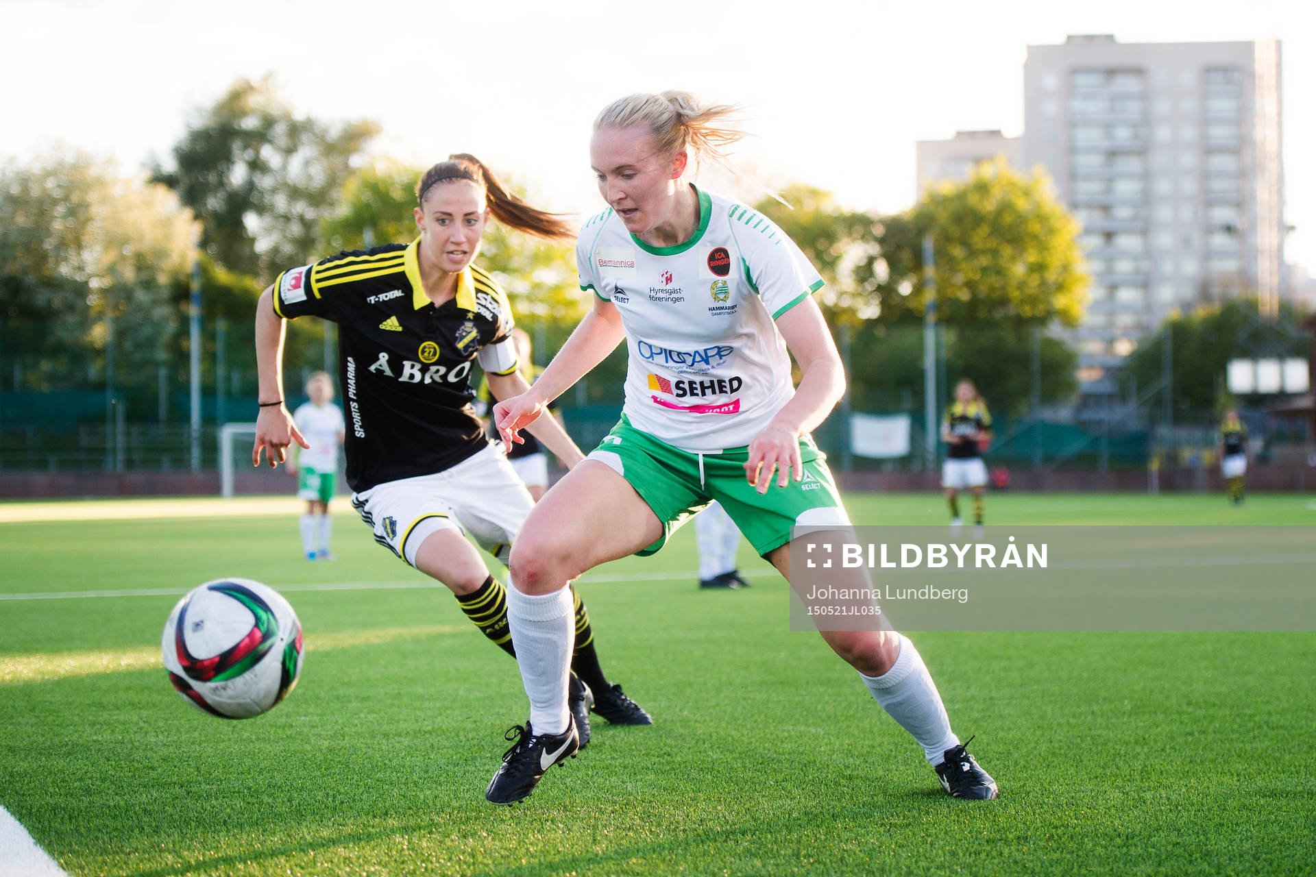 AIKs Petra Andersson och Hammarbys Linnéa Eriksson