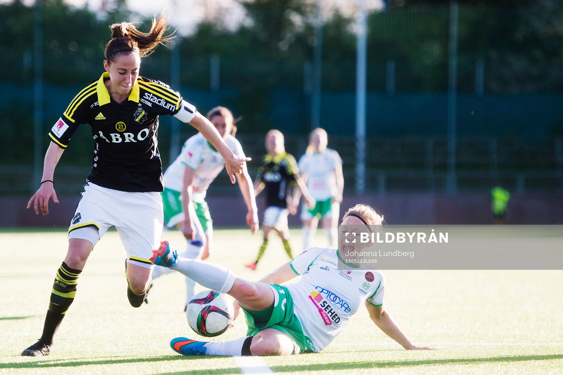 AIKs Petra Andersson och Hammarbys Katrin Schmidt