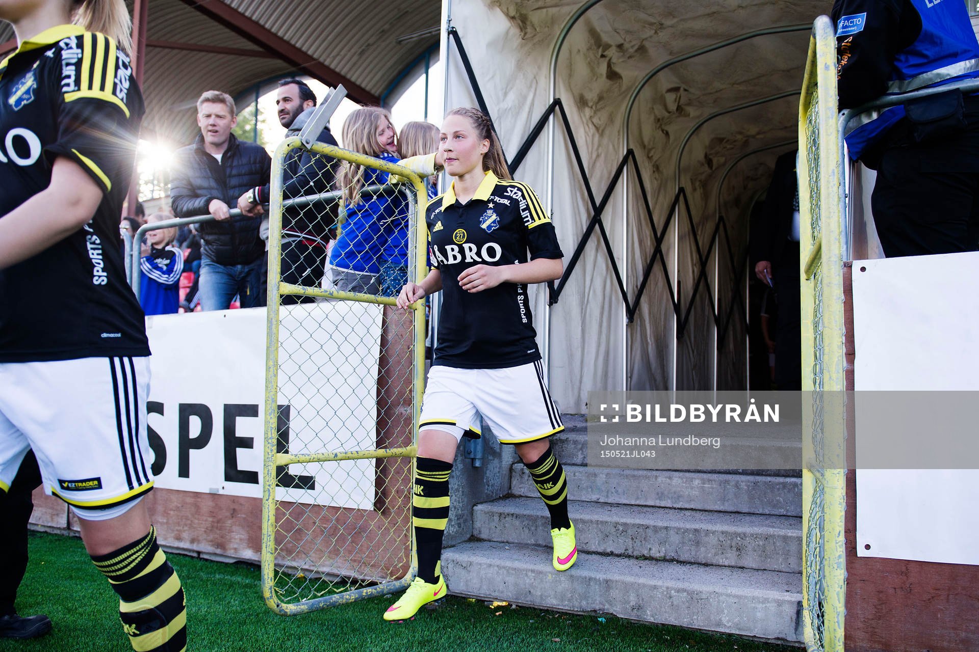 AIKs Juliette Kemppi inför fotbollsmatchen i Damallsvenskan mellan AIK och Hammarby den 21 maj 2015 i Stockholm. 