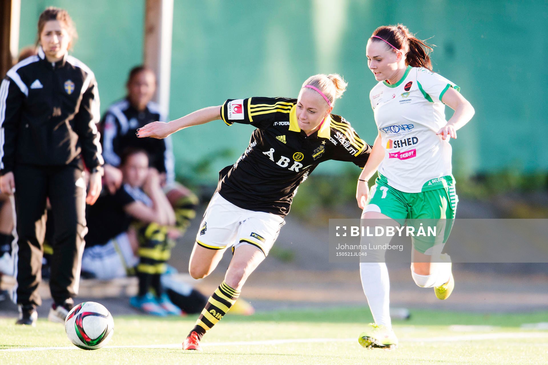 AIKs Sara Storck och Hammarbys Emma Jansson