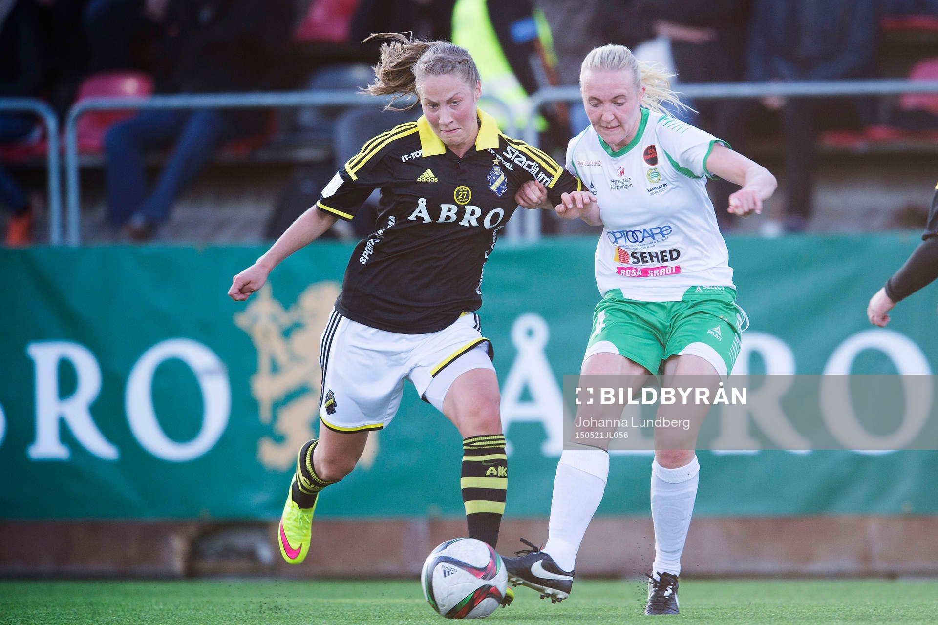 AIKs Juliette Kemppi och Hammarbys Linnéa Eriksson