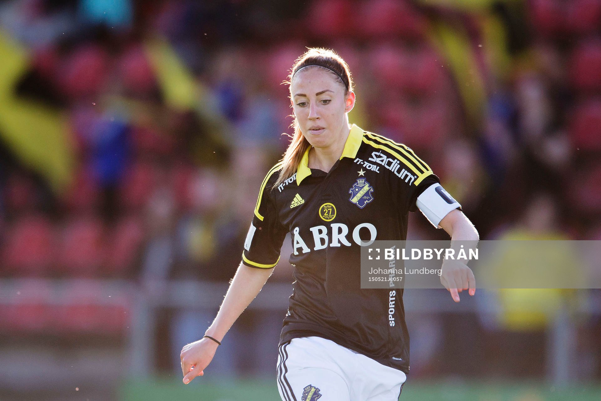 AIKs Petra Andersson  under fotbollsmatchen i Damallsvenskan mellan AIK och Hammarby den 21 maj 2015 i Stockholm. 