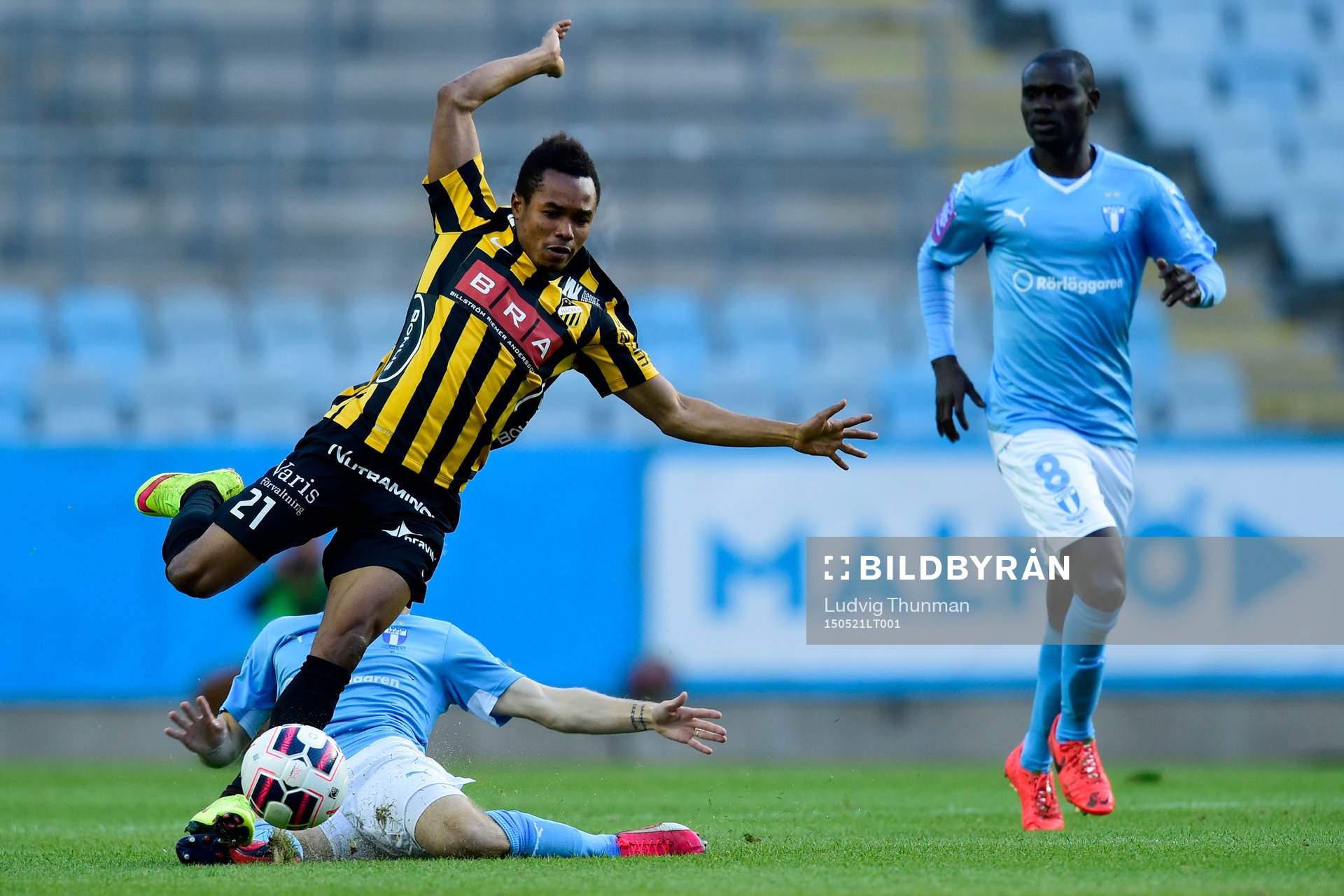 Häckens Nasiru Mohammed och Malmö FFs Oscar Lewicki